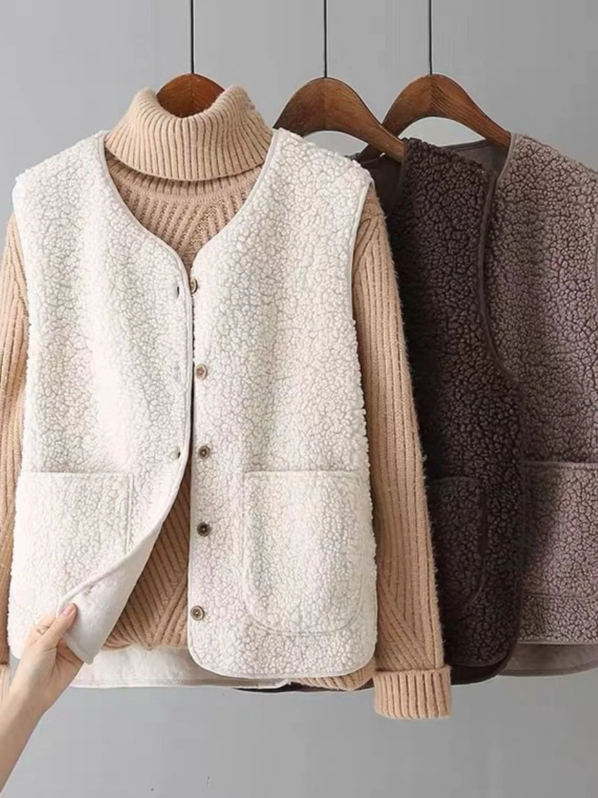 Women's Lamb Fur Vest Autumn Winter New Sle Fce Warm Outerwear Commute Sle Zipper ort Length V-Ne Polyester Fiber
Women's Lamb Fur Vest Autumn Winter New Sle Fce Warm Outerwear Commute Sle Zipper ort Length V-Ne Polyester Fiber