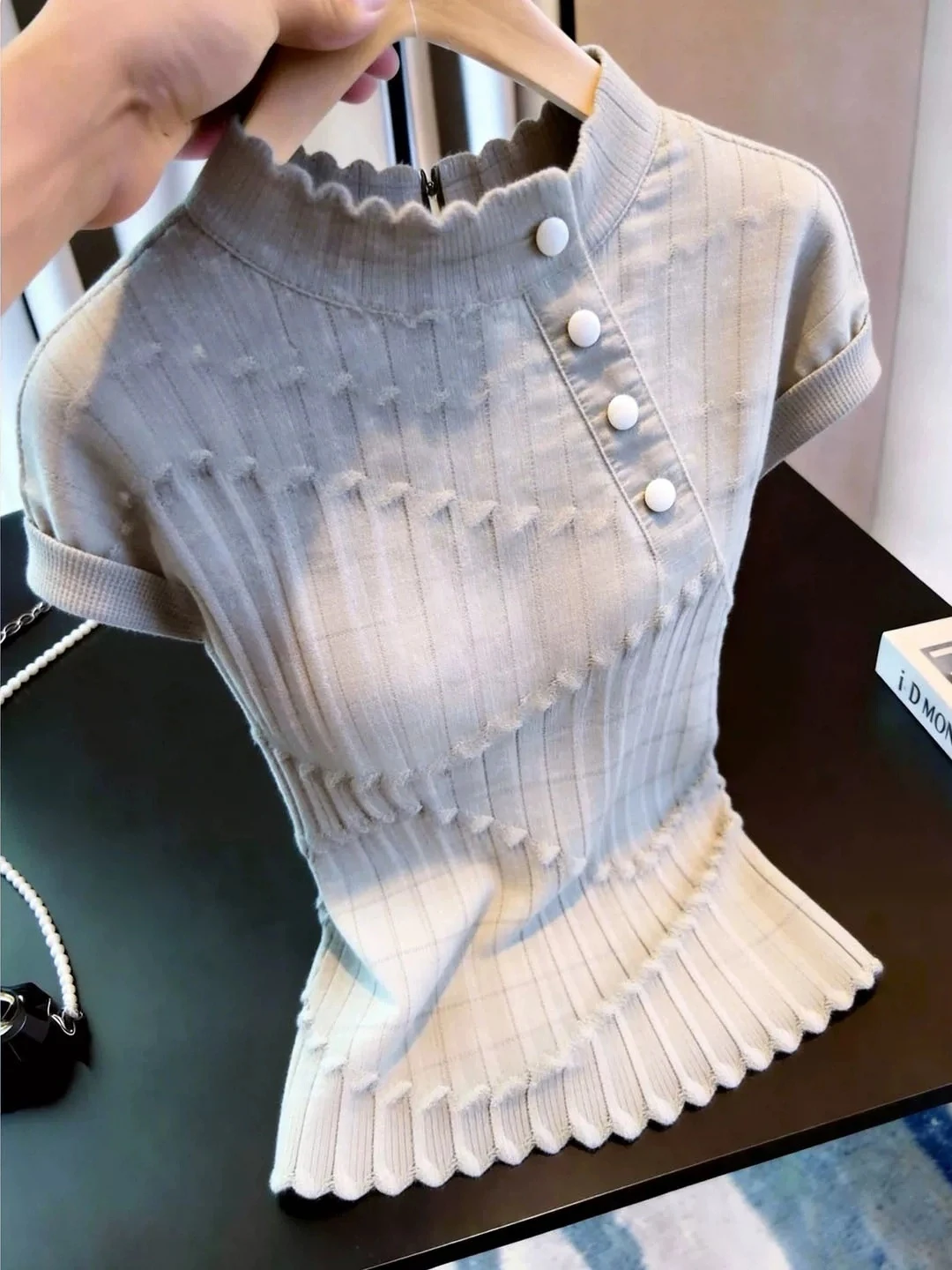 Commuter Friendly Soft Wind Ice Silk Short Sleeve Knitted Top Casual Versatile Skin Friendly Summer 2026 Women's Fashion
Commuter Friendly Soft Wind Ice Silk Short Sleeve Knitted Top Casual Versatile Skin Friendly Summer 2026 Women's Fashion