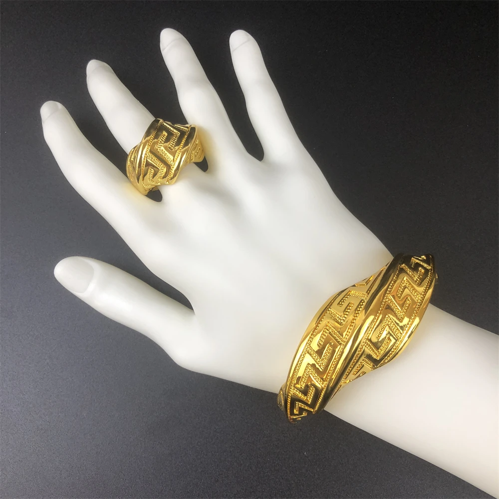 Модный комплект ювелирных изделий из Дубая Jewelry4you, браслет и кольцо с покрытием из африканского золота, Лидер продаж, женские браслеты и кольца
Модный комплект ювелирных изделий из Дубая Jewelry4you, браслет и кольцо с покрытием из африканского золота, Лидер продаж, женские браслеты и кольца