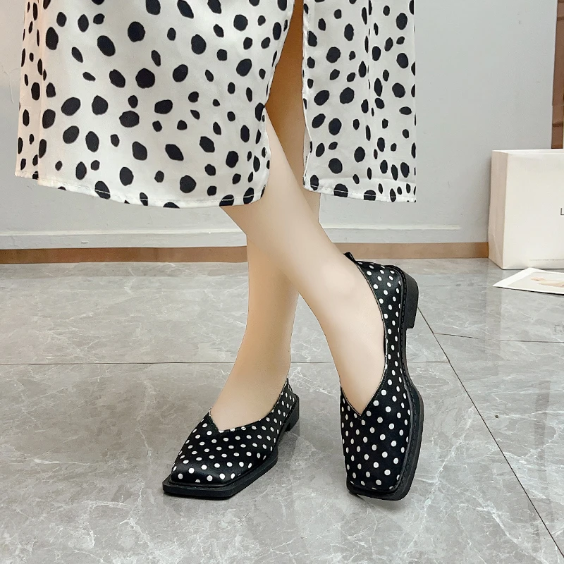 Women's 2026 New Elegant Non-slip Comfortable Slip-on Low-top Shoes Spring and Autumn Fashionable Polka Dot Decorated Flat Shoes
Women's 2026 New Elegant Non-slip Comfortable Slip-on Low-top Shoes Spring and Autumn Fashionable Polka Dot Decorated Flat Shoes