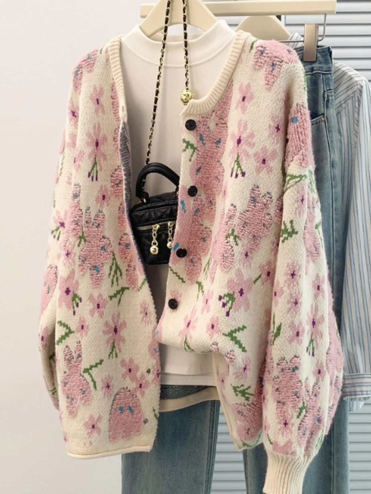 Japanese Style Heavyweight Knitted Sweater Coat Women's Loose Lazy Soft Long Sleeve Cardigan Top for Winter 2024 Fashion
Japanese Style Heavyweight Knitted Sweater Coat Women's Loose Lazy Soft Long Sleeve Cardigan Top for Winter 2024 Fashion