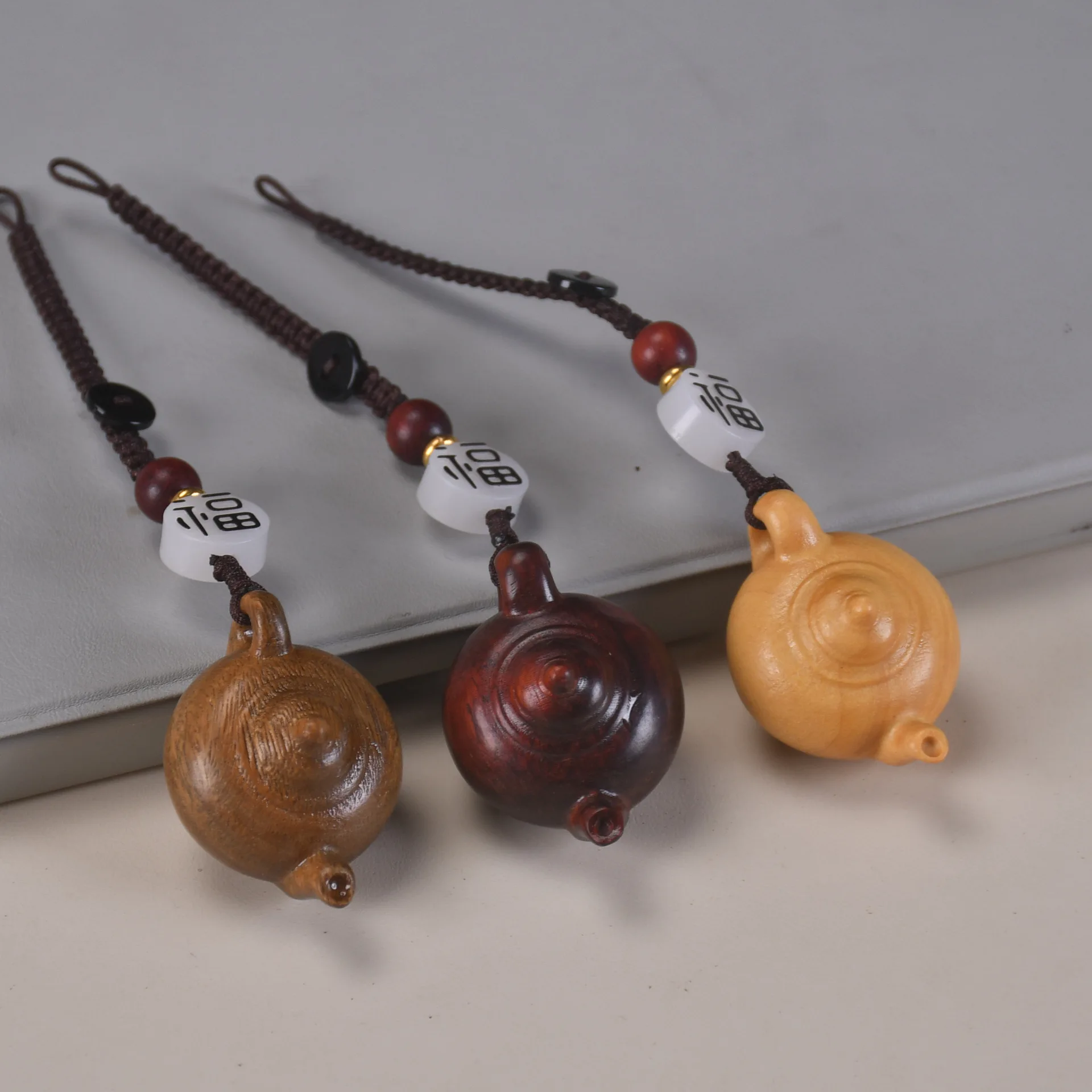 Rosewood Accessories Blessing Cute Teapot Key Chain Pendant Vintage Car Key Chain Jewelry Mobile Phone Chains Bag Hanging
Rosewood Accessories Blessing Cute Teapot Key Chain Pendant Vintage Car Key Chain Jewelry Mobile Phone Chains Bag Hanging