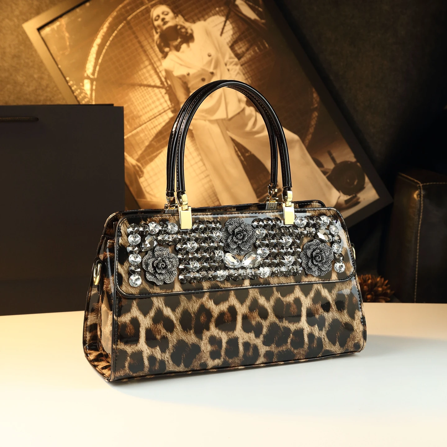 Кожаная женская сумка с леопардовым принтом, новинка 2025 года, сумки с бриллиантами, роскошные модные сумки через плечо через плечо
Кожаная женская сумка с леопардовым принтом, новинка 2025 года, сумки с бриллиантами, роскошные модные сумки через плечо через плечо