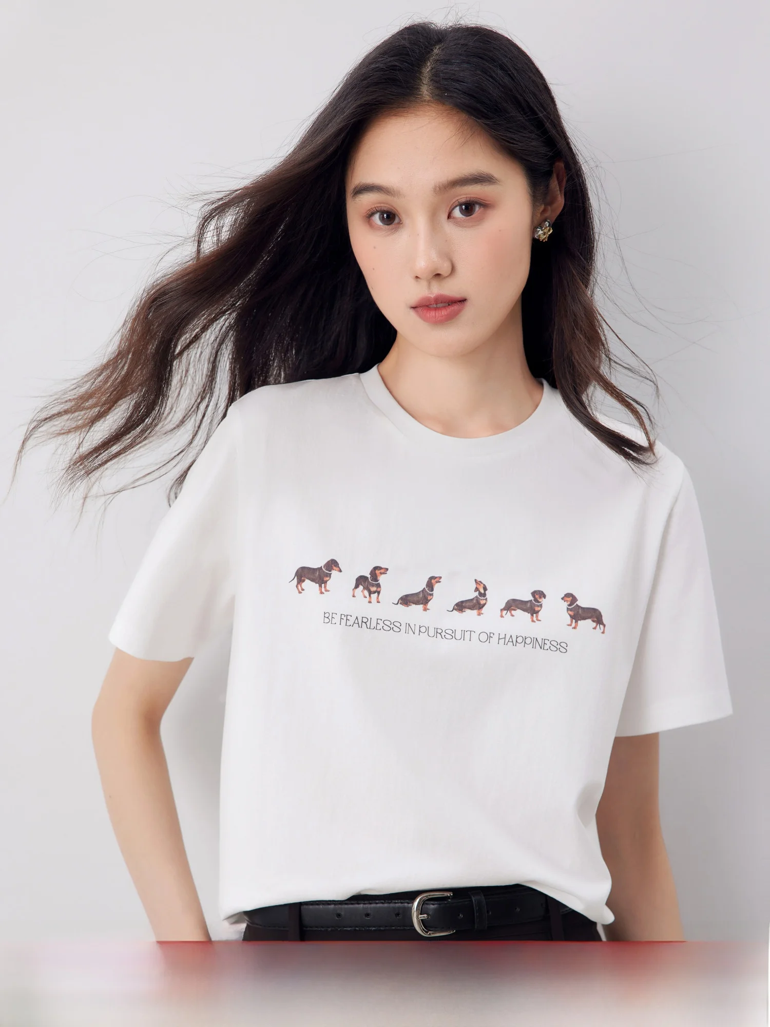 Женская повседневная футболка Mijor с высоким содержанием хлопка, принтом таксы и надписями, устойчивая к старению, для отдыха
Женская повседневная футболка Mijor с высоким содержанием хлопка, принтом таксы и надписями, устойчивая к старению, для отдыха