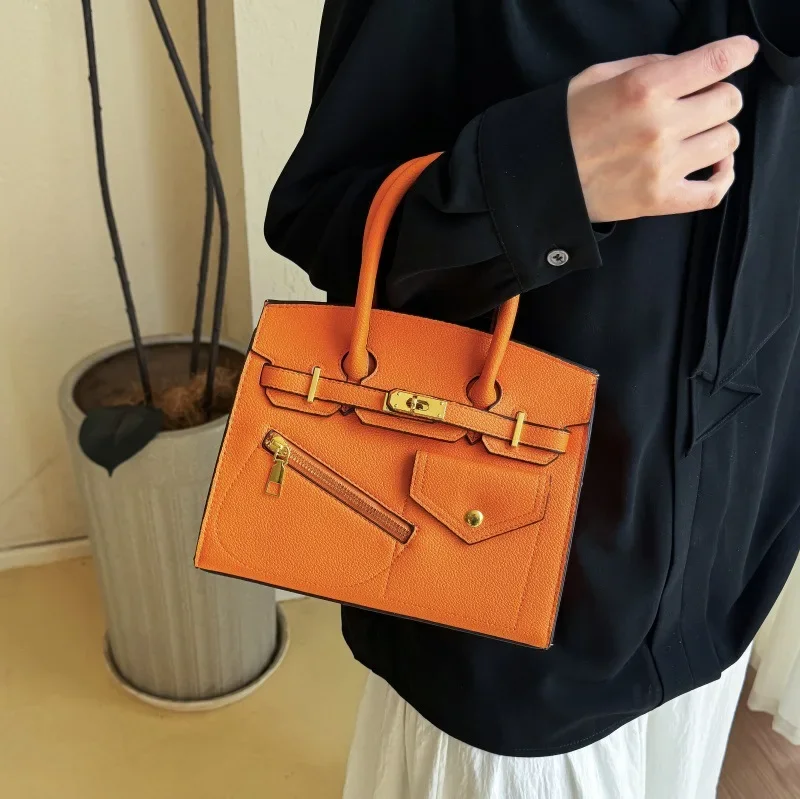 Women's Large Capacity Tote Bag Fashionable Simple Handbag Versatile Crossbody Commuting Bag for Everyday Use
Women's Large Capacity Tote Bag Fashionable Simple Handbag Versatile Crossbody Commuting Bag for Everyday Use