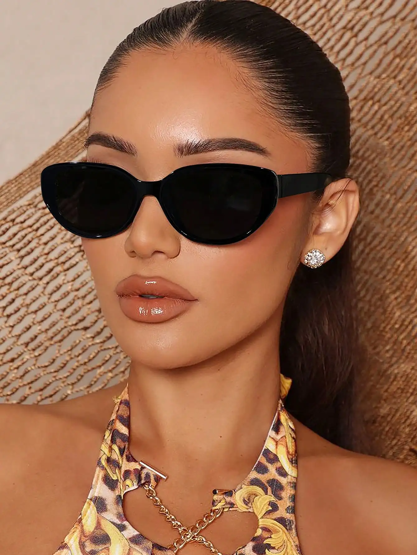 1 PC Women's Acrylic Casual Retro Oval Cat Eye Fashion Black Eyeglasses For Holiday Outing, Daily Wear And Holiday Gifts For Summer Beach Vacation,Outdoor,Travel
1 PC Women's Acrylic Casual Retro Oval Cat Eye Fashion Black Eyeglasses For Holiday Outing, Daily Wear And Holiday Gifts For Summer Beach Vacation,Outdoor,Travel