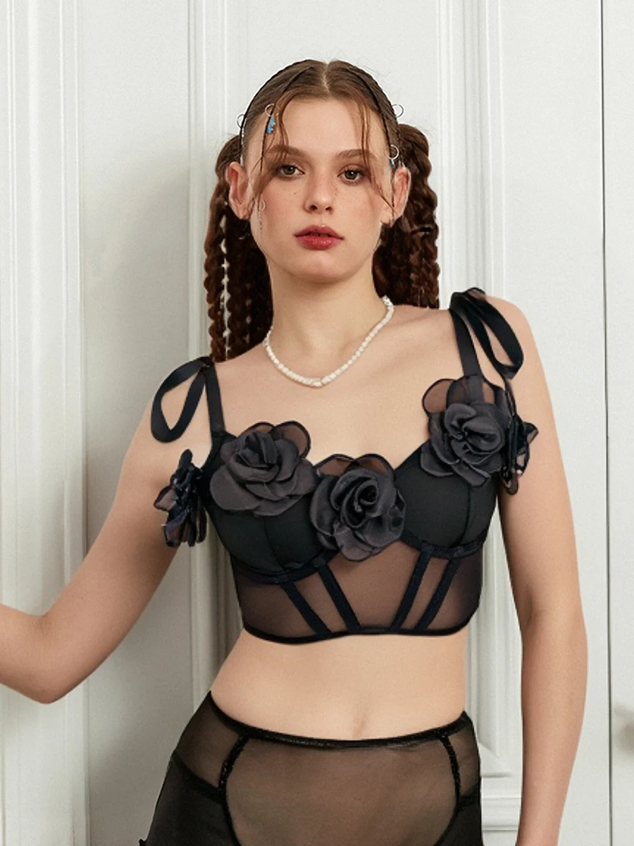 Elegant Lace Halter Neck Bodysuit with Floral Embroidery Detail and Adjustable Straps for Women s Lingerie Collection
Elegant Lace Halter Neck Bodysuit with Floral Embroidery Detail and Adjustable Straps for Women s Lingerie Collection