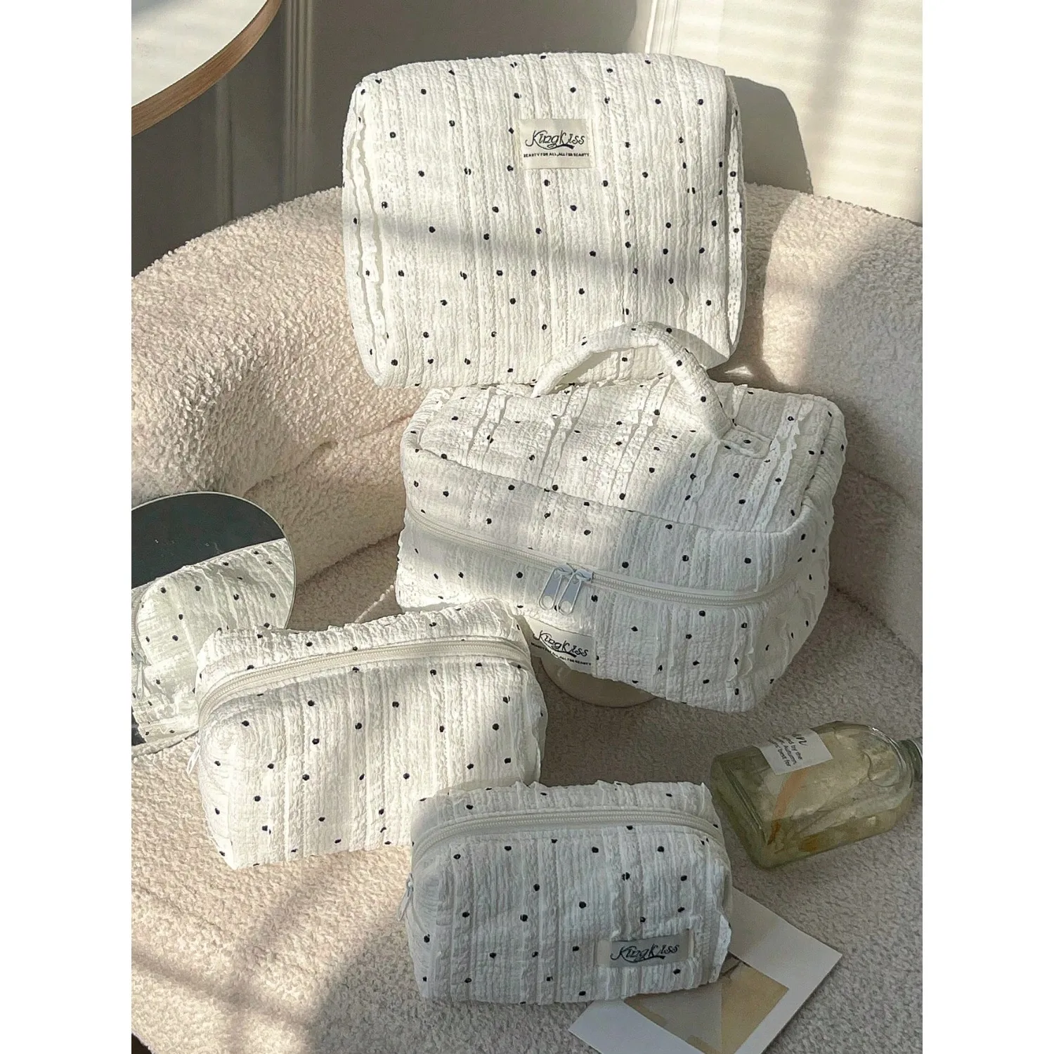 1pc/Set Lace Fabric Polka Dot Striped Pattern Fluffy Soft Cosmetic Bag, Zipper Travel Makeup Organizer Pouch, Cute Toiletry Bag
1pc/Set Lace Fabric Polka Dot Striped Pattern Fluffy Soft Cosmetic Bag, Zipper Travel Makeup Organizer Pouch, Cute Toiletry Bag