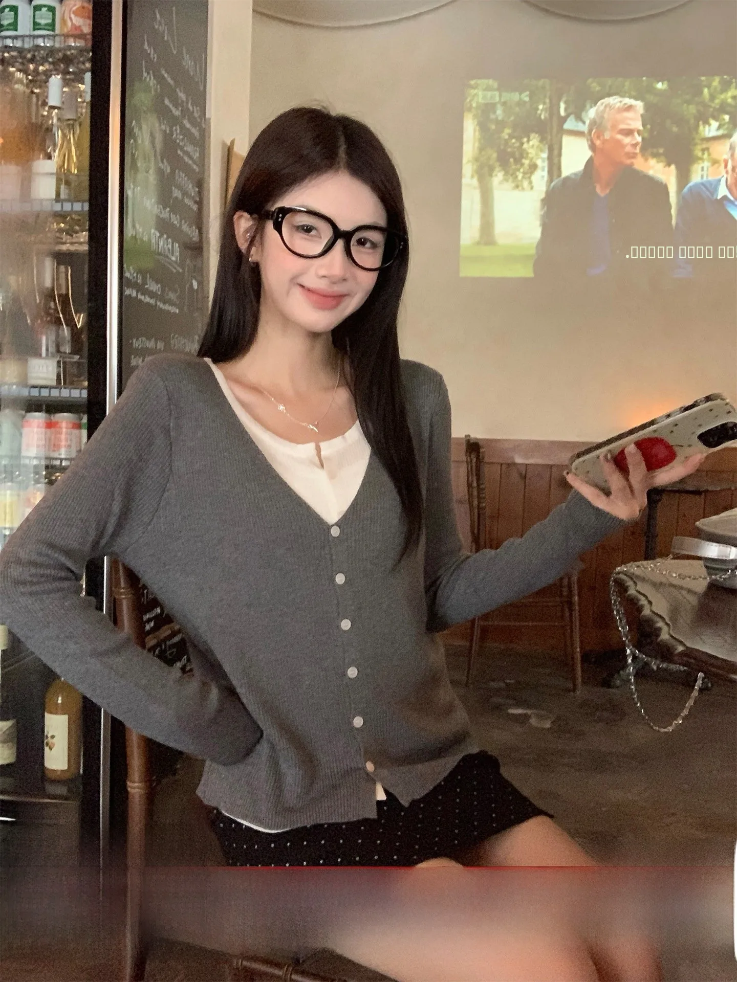 Вязаный свитер Su San San для женщин, имитация двухслойности, в корейском стиле, с цветовыми блоками, на раннюю весну, верхняя одежда, V-образный вырез, длинный рукав, теплый
Вязаный свитер Su San San для женщин, имитация двухслойности, в корейском стиле, с цветовыми блоками, на раннюю весну, верхняя одежда, V-образный вырез, длинный рукав, теплый