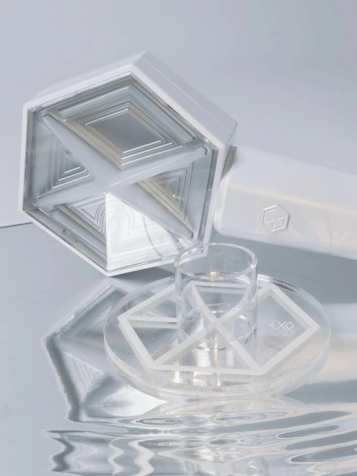 Kpop Hot Idol Group EXO Fanlight 3.0 Storage Base SUHO D.O. SEHUN KAI CHANYEOL BAEKHYUN High Quality Original Acrylic Base
Kpop Hot Idol Group EXO Fanlight 3.0 Storage Base SUHO D.O. SEHUN KAI CHANYEOL BAEKHYUN High Quality Original Acrylic Base