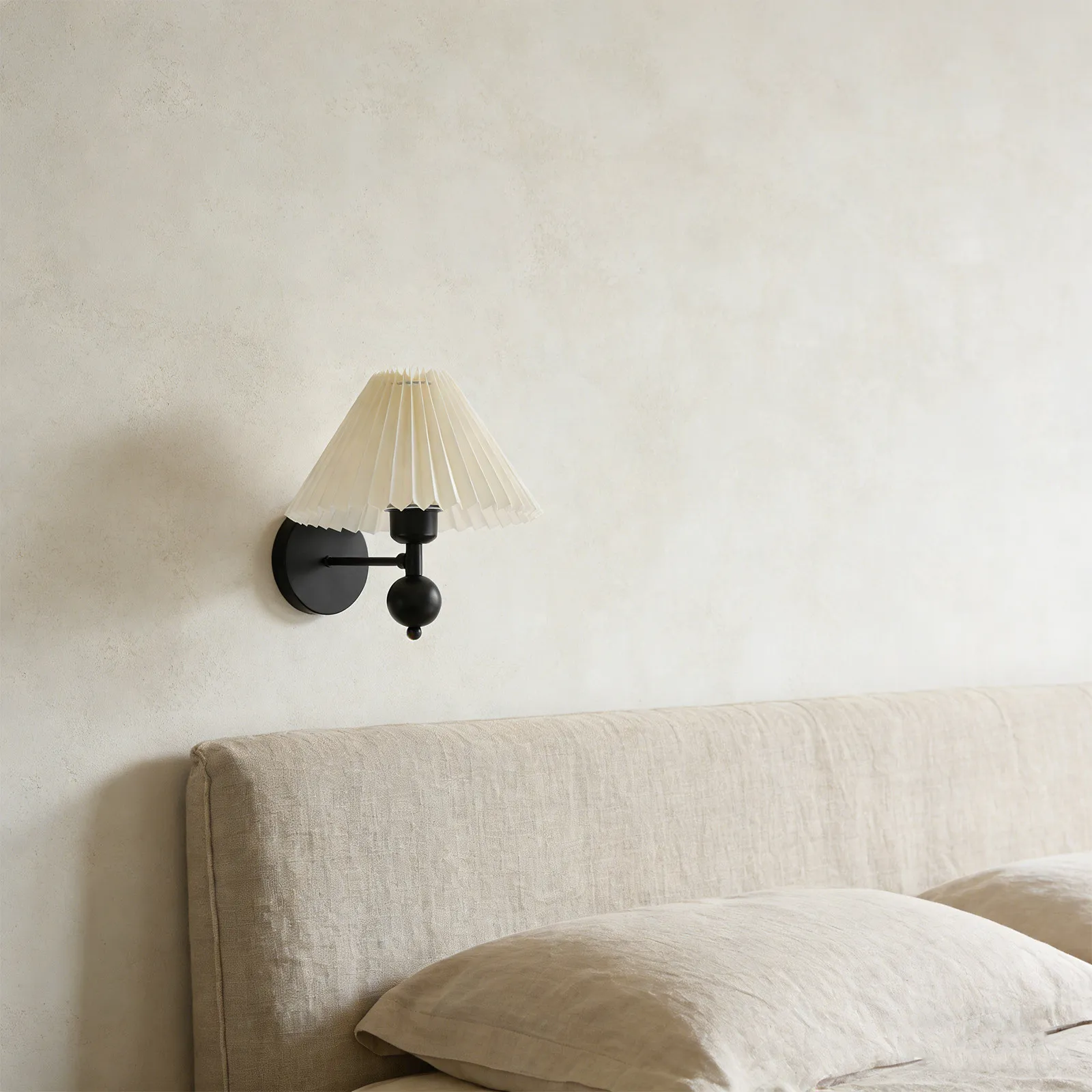 2 Pieces Retro Wall Lamp Warm White Light Source Included Modern Industrial Style Lighting for Bedroom Corridor Illumination
2 Pieces Retro Wall Lamp Warm White Light Source Included Modern Industrial Style Lighting for Bedroom Corridor Illumination