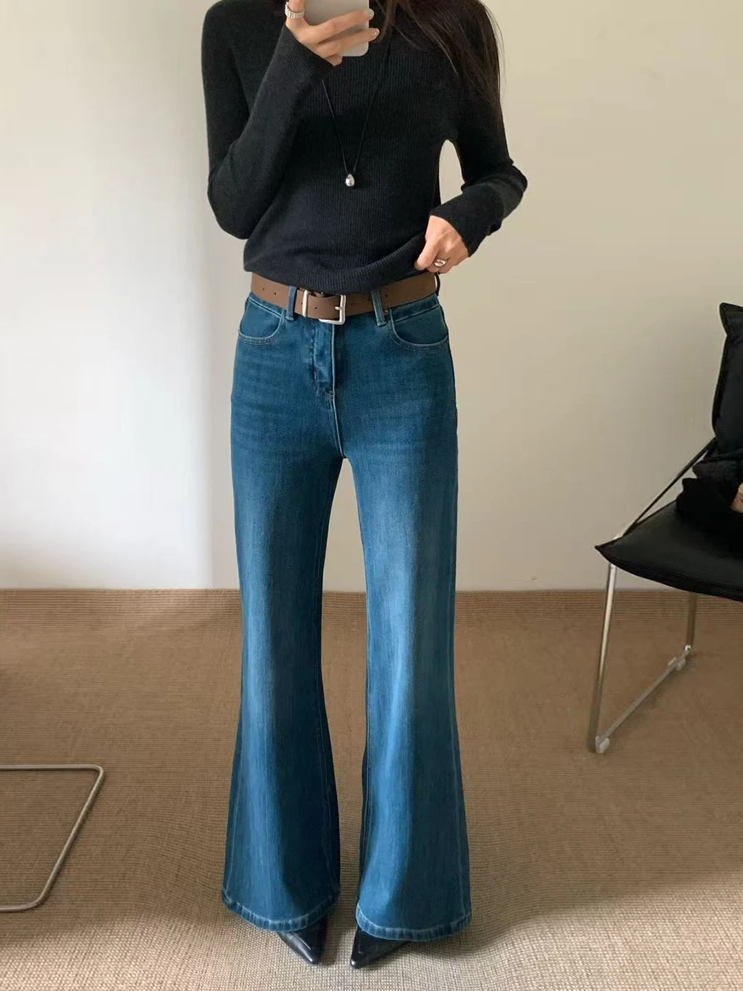 Женские джинсы-клеш с высокой талией на флисовой подкладке, осень-зима 2025, новые, эластичные в четырех направлениях, в корейском стиле, модель Bell Bot
Женские джинсы-клеш с высокой талией на флисовой подкладке, осень-зима 2025, новые, эластичные в четырех направлениях, в корейском стиле, модель Bell Bot