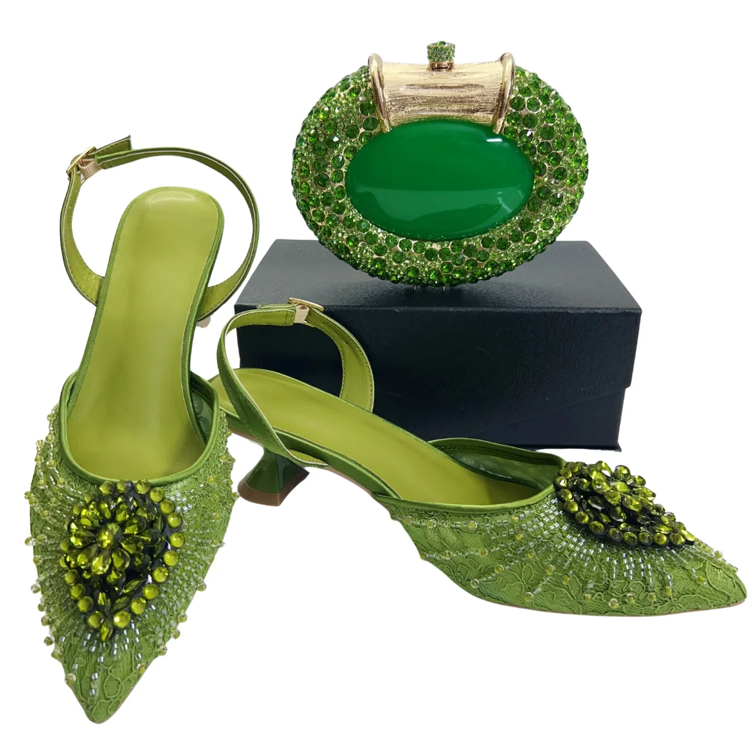 Italian Designer Evening Shoes With Clutch Bag Set for African Wedding and Bridal Occasions Lace Embroidered Beads Women's Shoes
Italian Designer Evening Shoes With Clutch Bag Set for African Wedding and Bridal Occasions Lace Embroidered Beads Women's Shoes