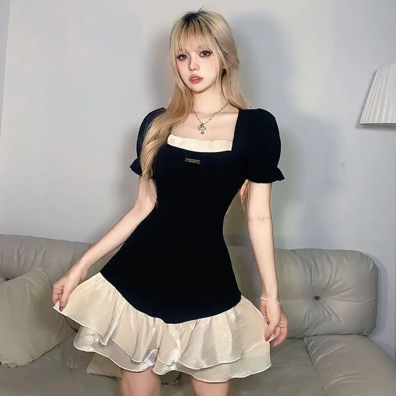 2025 Summer New Women's Cool Black Mini Dress Lady Vintage Square Collar Short Sleeve Ruffle Patchwork Dresses Trendy Streetwear
2025 Summer New Women's Cool Black Mini Dress Lady Vintage Square Collar Short Sleeve Ruffle Patchwork Dresses Trendy Streetwear