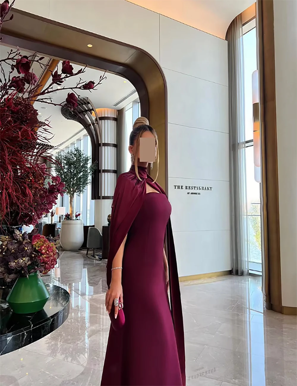 Saudi Arabic Evening Dresses Halter Cape Satin Formal Occasion Dresses for Women Floor Length Party Prom Gowns Customized
Saudi Arabic Evening Dresses Halter Cape Satin Formal Occasion Dresses for Women Floor Length Party Prom Gowns Customized