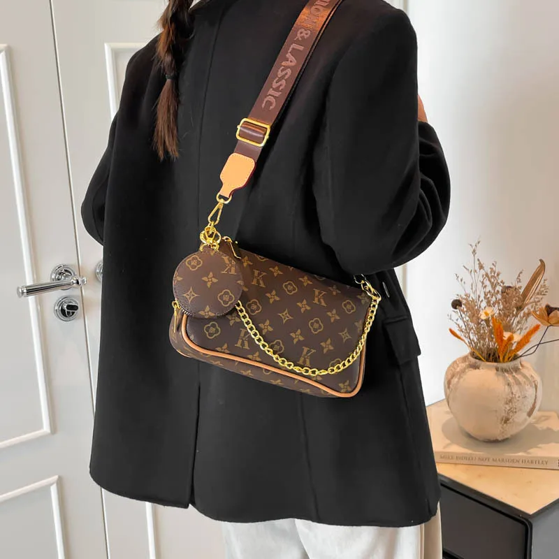 2025 Trendy Monogram Square Bag, Women's Vintage Print Shoulder Purse, Day to Night Crossbody, Casual Sling Bag, Minimalist
2025 Trendy Monogram Square Bag, Women's Vintage Print Shoulder Purse, Day to Night Crossbody, Casual Sling Bag, Minimalist