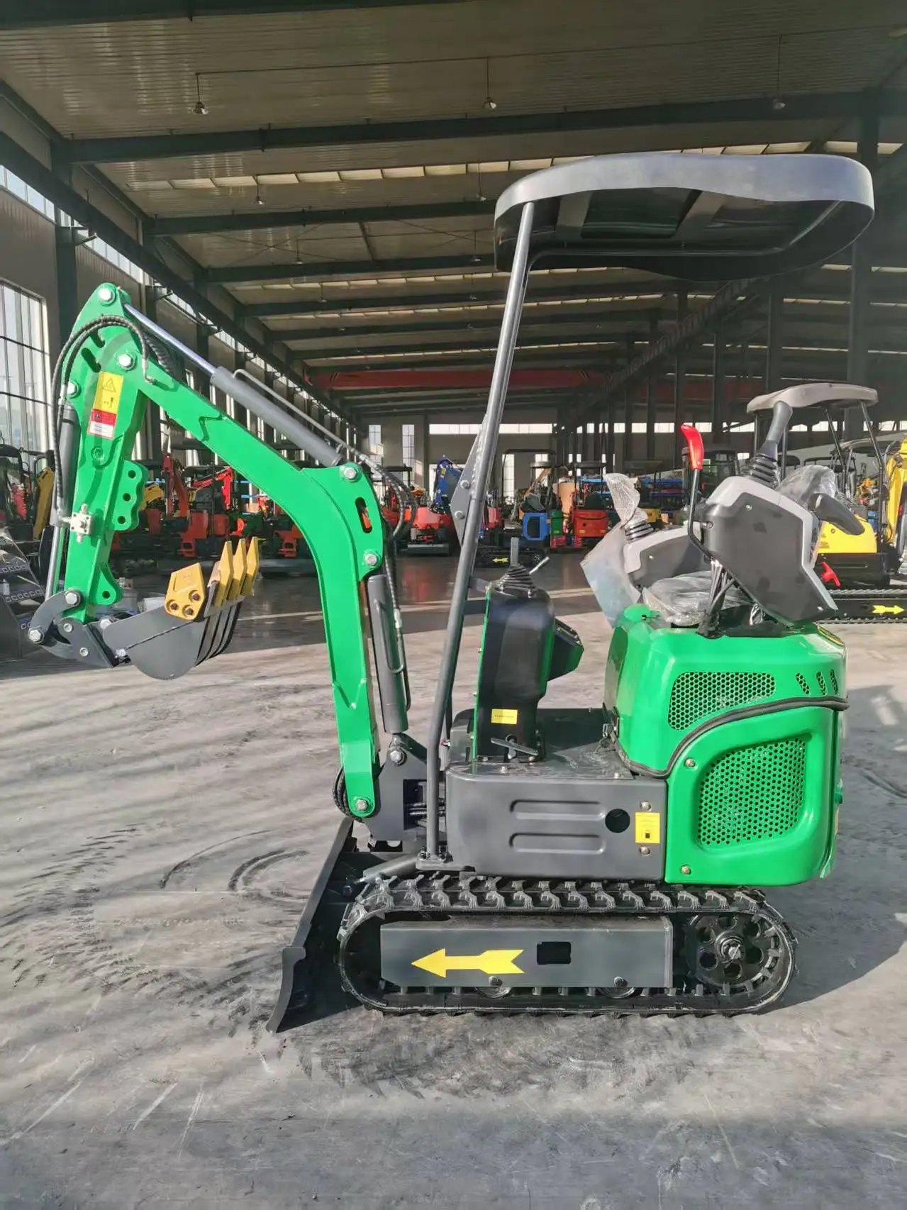 Небольшой экскаватор OMI T13Pro по индивидуальному заказу с выдвижным шасси Eco Engine для работы в саду на ферме
Небольшой экскаватор OMI T13Pro по индивидуальному заказу с выдвижным шасси Eco Engine для работы в саду на ферме