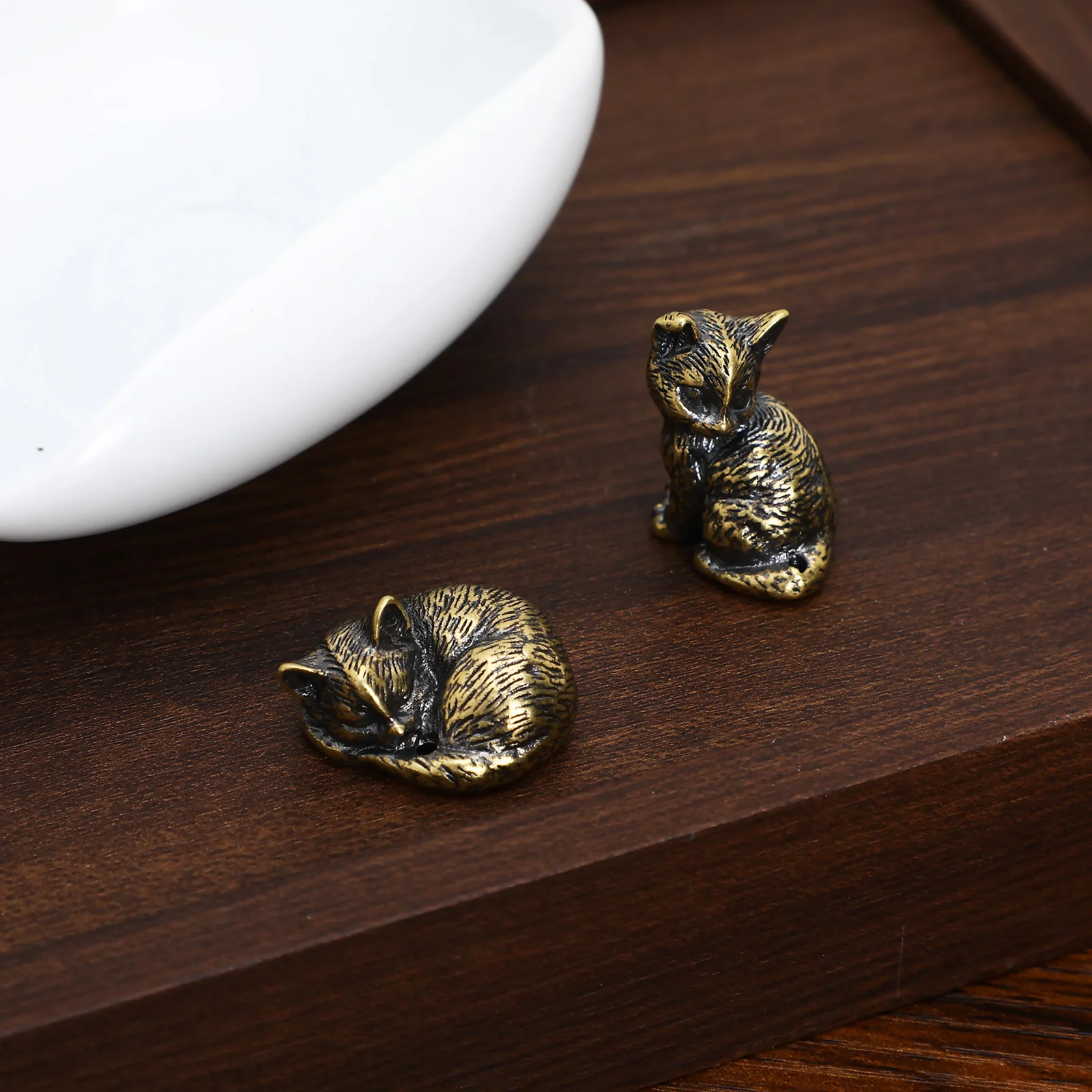 2Pcs Tiny Brass Cat Ornaments Mini Statue Decor for Dorm Desk Room Apartment Shelf Office Table Desktop Charm Cat Statues
2Pcs Tiny Brass Cat Ornaments Mini Statue Decor for Dorm Desk Room Apartment Shelf Office Table Desktop Charm Cat Statues