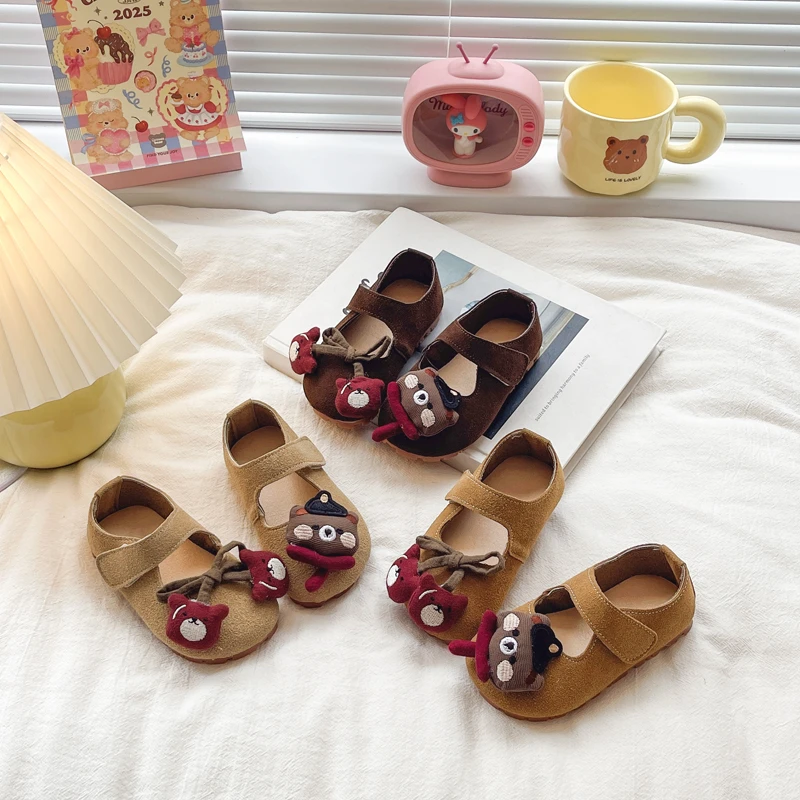 Kids Flat Shoes with Cute Toys Girls Princess Shoes Versatile Sweet 2025 Autumn New Children Leather Shoe Round Toes Soft Bottom
Kids Flat Shoes with Cute Toys Girls Princess Shoes Versatile Sweet 2025 Autumn New Children Leather Shoe Round Toes Soft Bottom