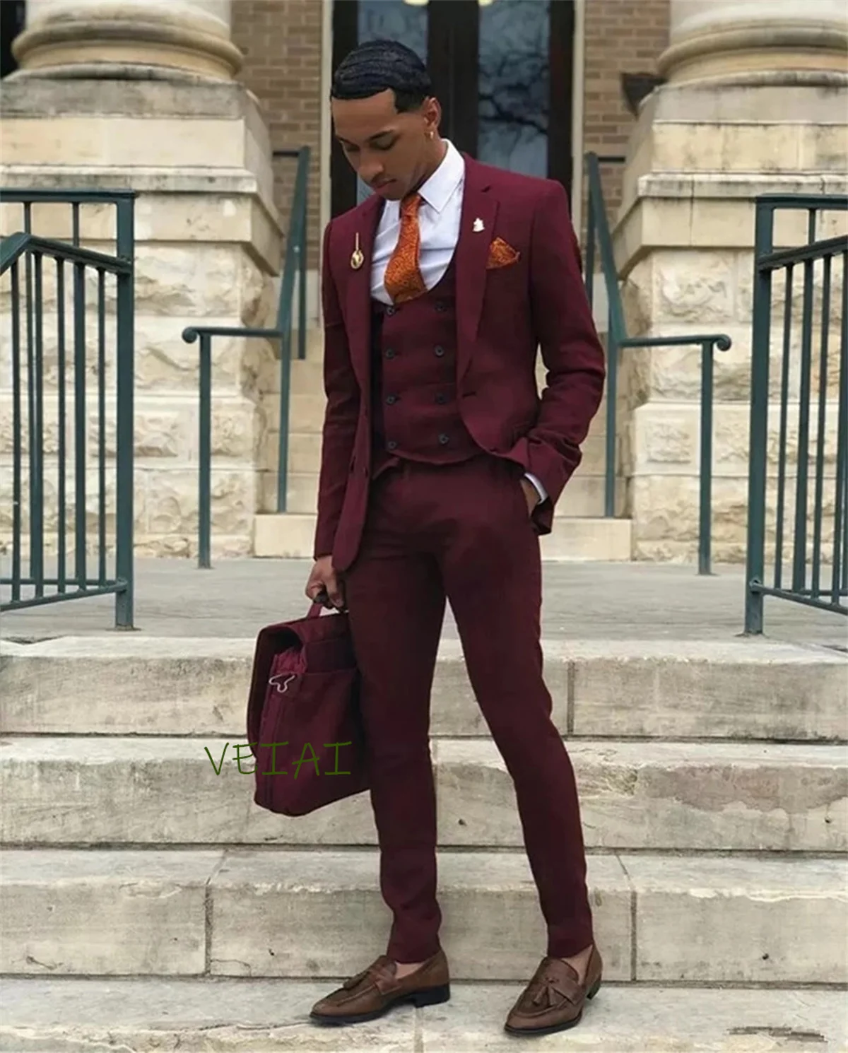 CustomBurgundy Свадебные смокинги с двумя пуговицами Мужские костюмы жениха с зубчатыми лацканами Приталенный пиджак для выпускного вечера (куртка + жилет + брюки)
CustomBurgundy Свадебные смокинги с двумя пуговицами Мужские костюмы жениха с зубчатыми лацканами Приталенный пиджак для выпускного вечера (куртка + жилет + брюки)