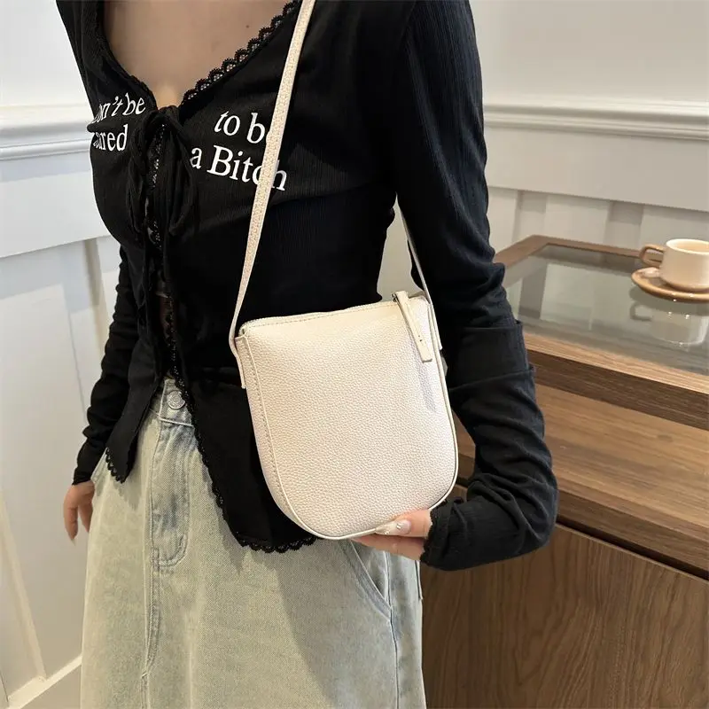 Bag for Women Fashionable and High-End One Shoulder Armpit Stylish and Versatile Crossbody Small Square Bag
Bag for Women Fashionable and High-End One Shoulder Armpit Stylish and Versatile Crossbody Small Square Bag