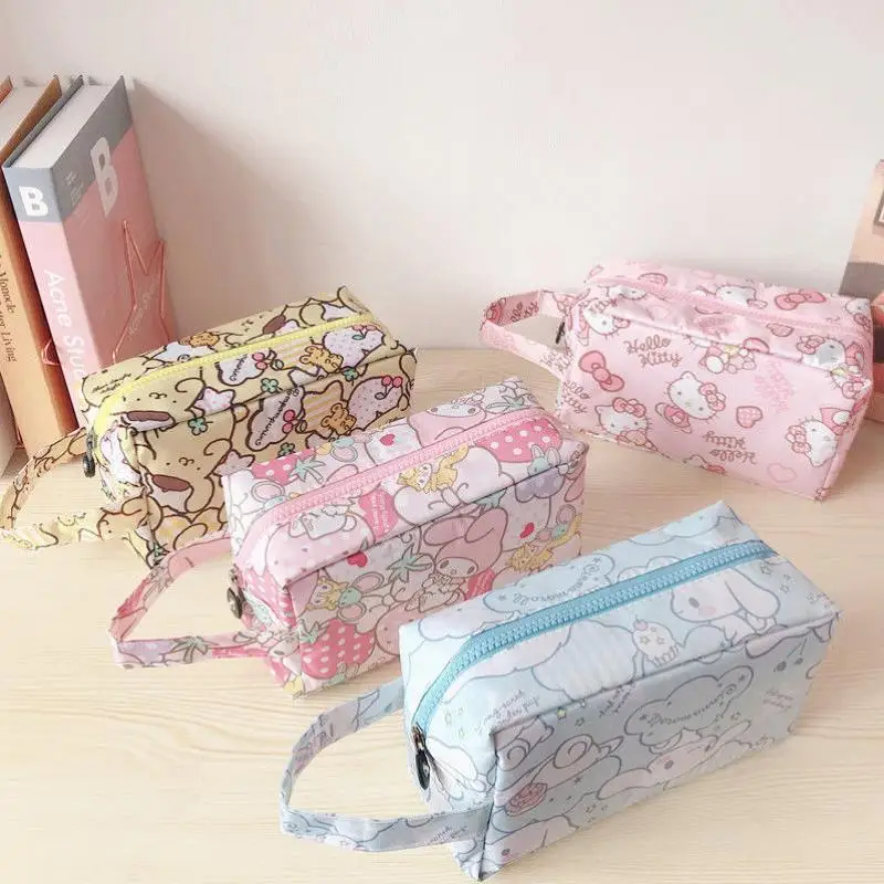 Sanrio настоящая косметичка для девочек, сумка для хранения косметики, водонепроницаемая портативная Сумочка My Melody Hello Kitty, милая большая емкость
Sanrio настоящая косметичка для девочек, сумка для хранения косметики, водонепроницаемая портативная Сумочка My Melody Hello Kitty, милая большая емкость