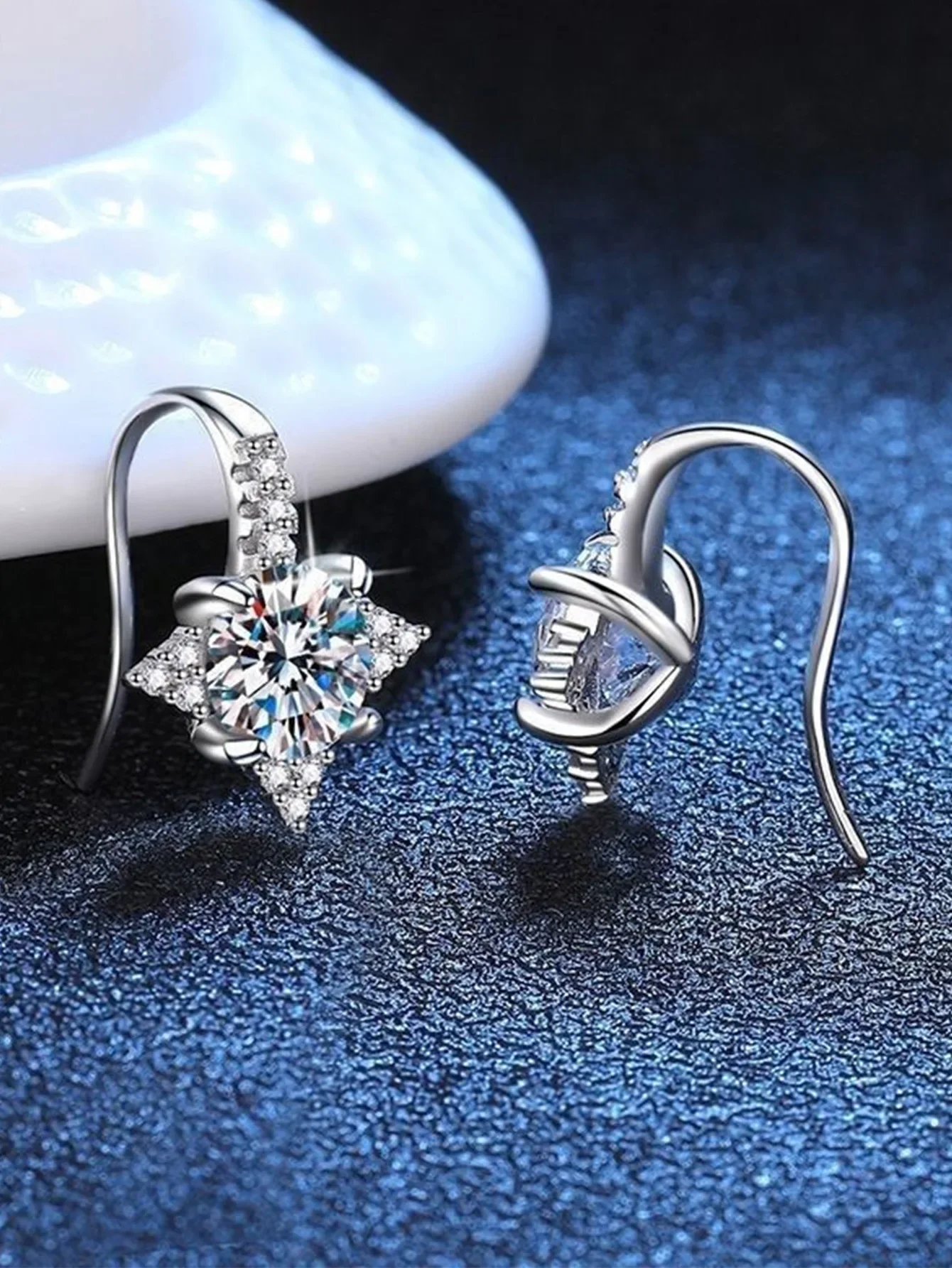 925 Sterling Silver Earring Moissanite Earring Four-Pointed Star Earrings Clip on Earring Fashion with Gra Certificate
925 Sterling Silver Earring Moissanite Earring Four-Pointed Star Earrings Clip on Earring Fashion with Gra Certificate