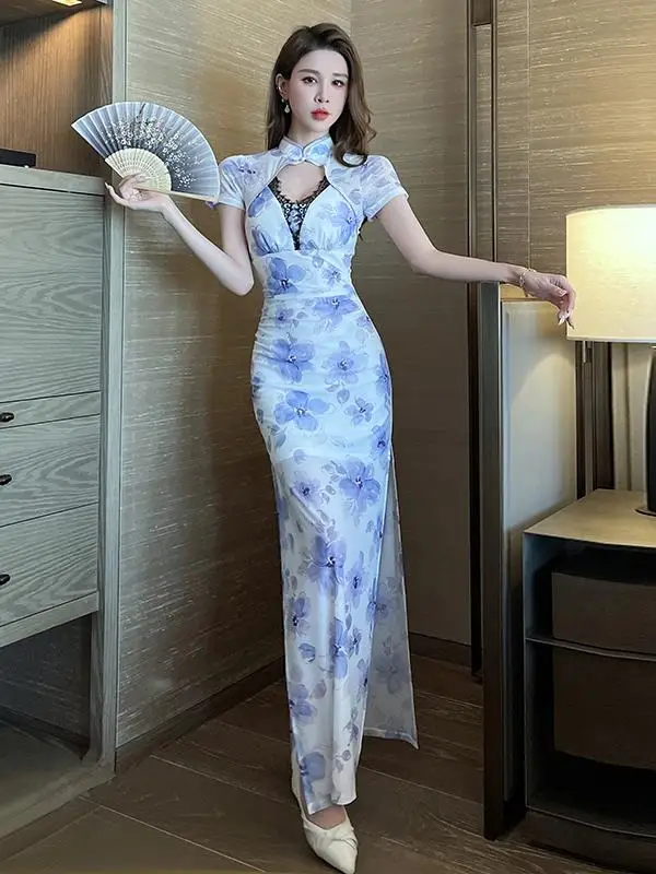 Обновленное традиционное платье с цветочным узором в новом китайском стиле, с высоким разрезом, облегающее, с мягкой массажной технологией, для работы.
Обновленное традиционное платье с цветочным узором в новом китайском стиле, с высоким разрезом, облегающее, с мягкой массажной технологией, для работы.
