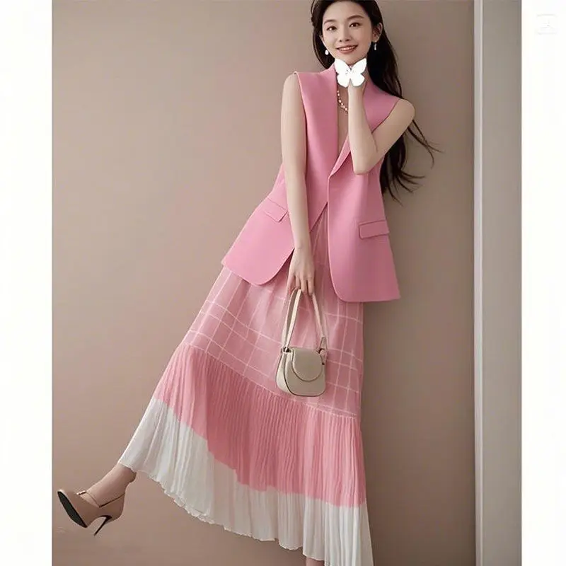 New Luxury Pink Summer Women's Suit Elegant Lapel Sleeveless Fashion Blazer Top + Contrast Color Pleated Long Skirt 2 Piece Set
New Luxury Pink Summer Women's Suit Elegant Lapel Sleeveless Fashion Blazer Top + Contrast Color Pleated Long Skirt 2 Piece Set