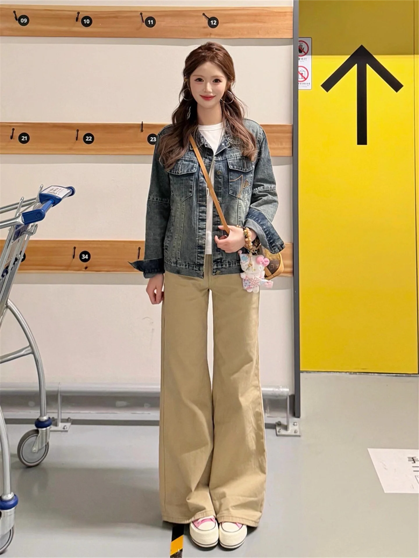 Extended Length Khaki Color Hot Girl Jeans Loose Fit Women's Spring Season Bell Bottoms Low Waist Casual Cotton Denim Pants
Extended Length Khaki Color Hot Girl Jeans Loose Fit Women's Spring Season Bell Bottoms Low Waist Casual Cotton Denim Pants