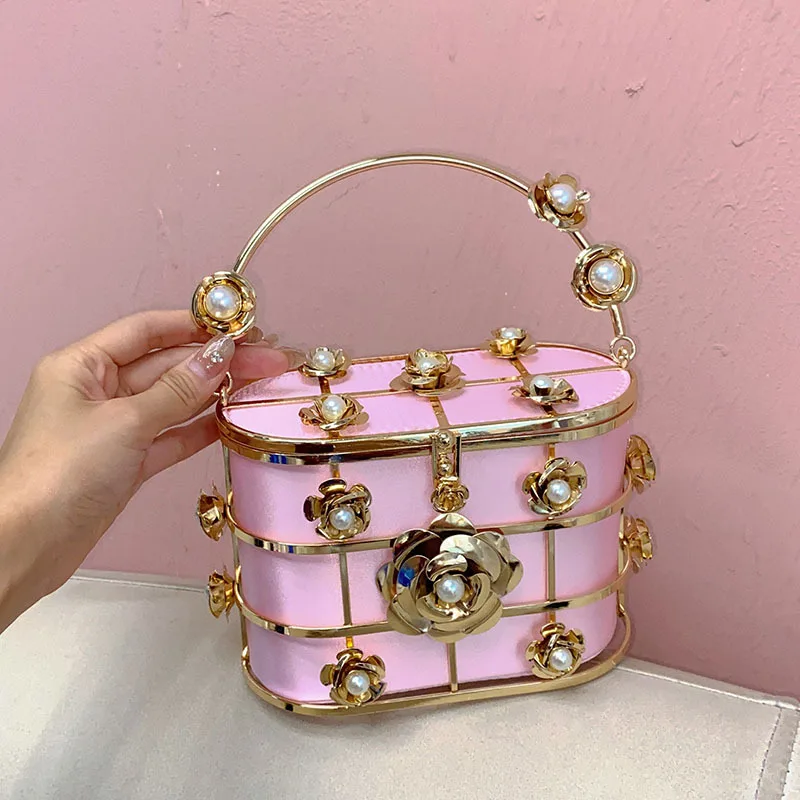 Metallic Evening Bag Flower Handbag Hollow Out Womens Bag Luxury Design Rhinestone Diamond Dinner Bags For Party Wedding Bag 
Metallic Evening Bag Flower Handbag Hollow Out Womens Bag Luxury Design Rhinestone Diamond Dinner Bags For Party Wedding Bag