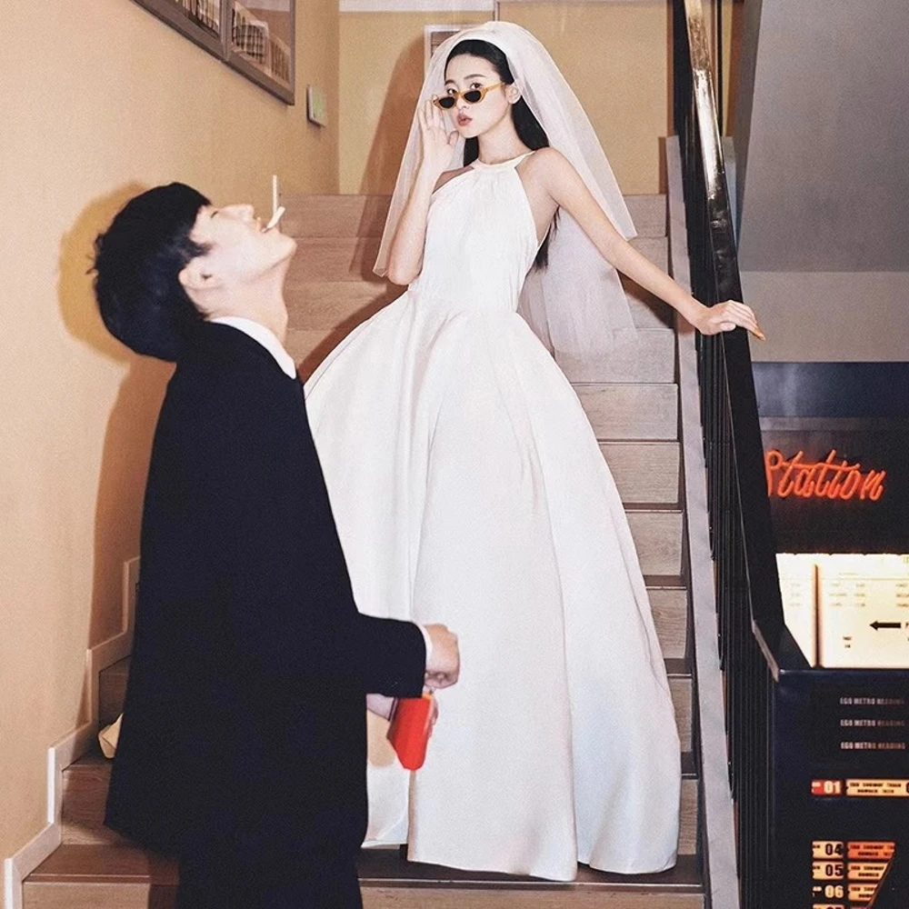 SONDR Halter Neck Elegant Satin Vintage Custom Made Wedding Gown 웨딩드레스 Civil Korea Open Back Brides Gowns Women Bridal Dresses
SONDR Halter Neck Elegant Satin Vintage Custom Made Wedding Gown 웨딩드레스 Civil Korea Open Back Brides Gowns Women Bridal Dresses