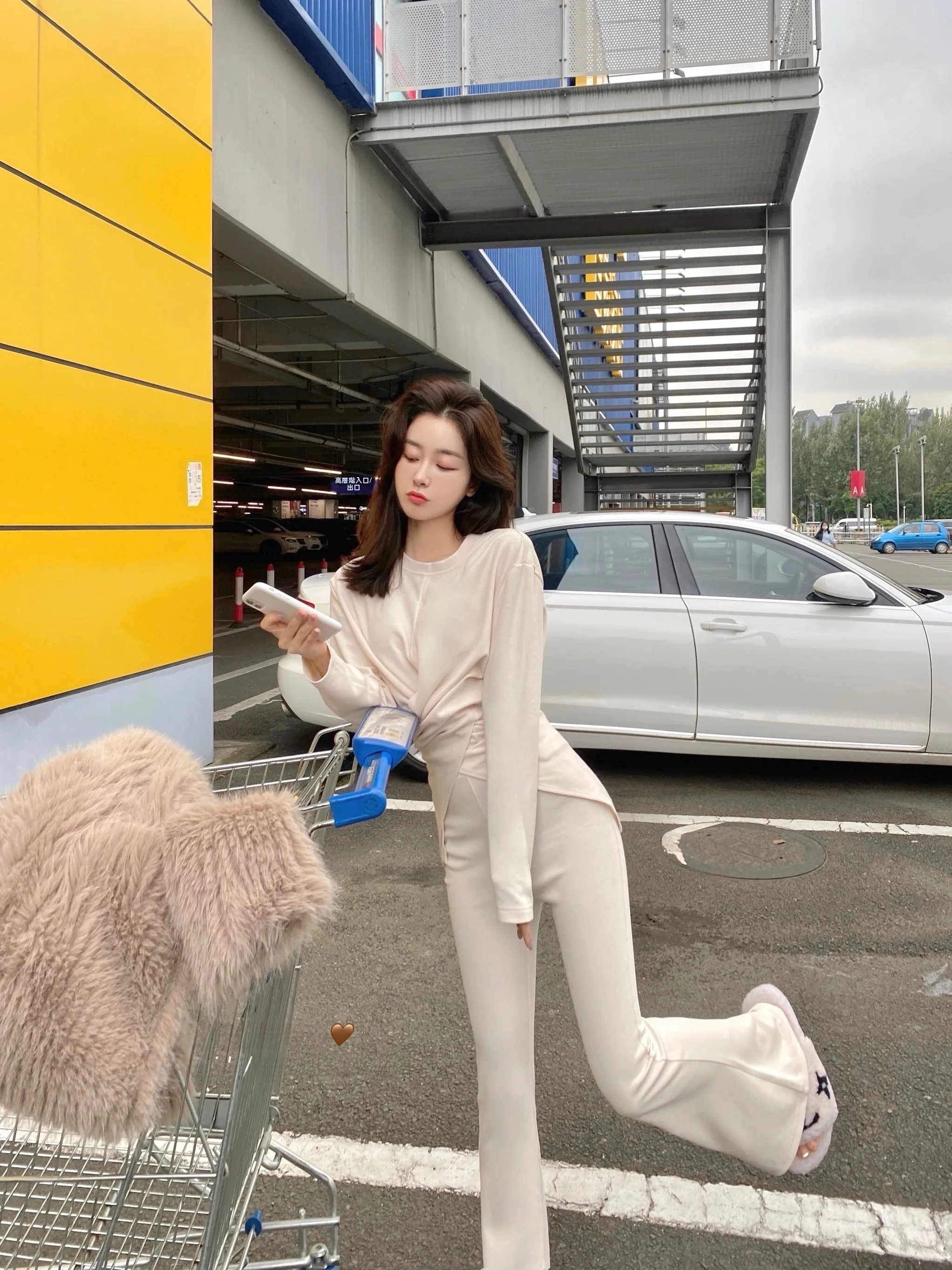 CCZEE Cloud Hoodies Long Leg Flared Pants Set Women's Loose Cross Design Sweatshirt Two-Piece Suit Autumn Fashion Nylon
CCZEE Cloud Hoodies Long Leg Flared Pants Set Women's Loose Cross Design Sweatshirt Two-Piece Suit Autumn Fashion Nylon