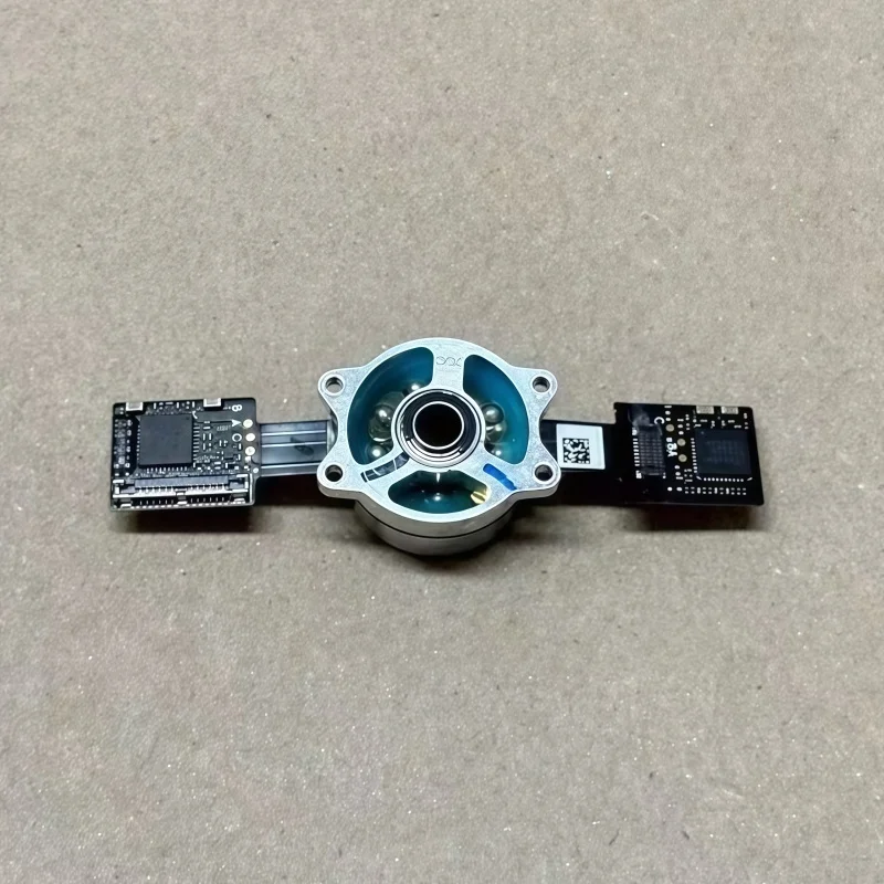 Оригинальный мотор Gimba Roll для DJI Air 3, мотор оси R PTZ, аксессуары для Air 3, запчасти для ремонта мотора PTZ Arm Roll.
Оригинальный мотор Gimba Roll для DJI Air 3, мотор оси R PTZ, аксессуары для Air 3, запчасти для ремонта мотора PTZ Arm Roll.