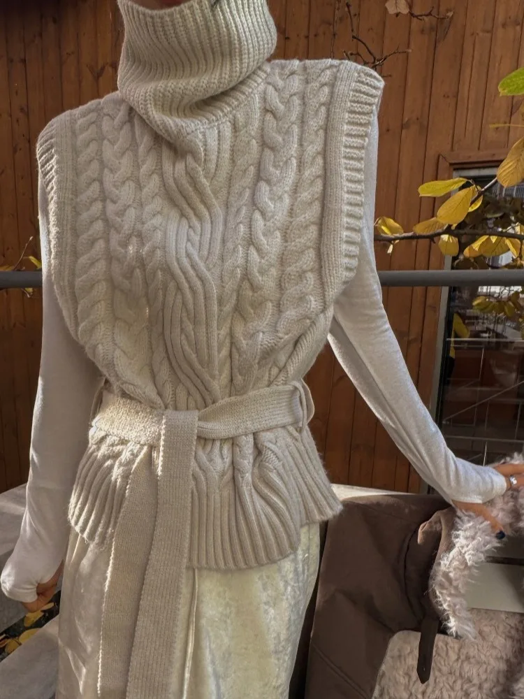 Korean Sle High Collar Knitted Svel Vest Women's Spring Autumn Layering Sweater Design Retro Top Girls Faion
Korean Sle High Collar Knitted Svel Vest Women's Spring Autumn Layering Sweater Design Retro Top Girls Faion