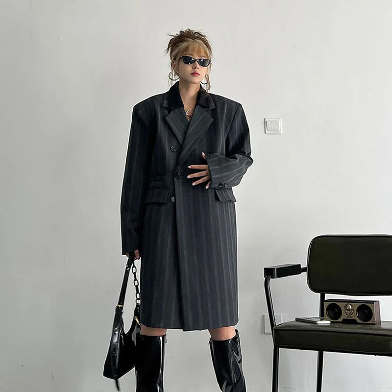 Mid-Length Grey Stripe Suit Jacket Casual Streetwear Fashion Asymmetric Double-breasted Notched Collar Female Outwear Autumn New
Mid-Length Grey Stripe Suit Jacket Casual Streetwear Fashion Asymmetric Double-breasted Notched Collar Female Outwear Autumn New