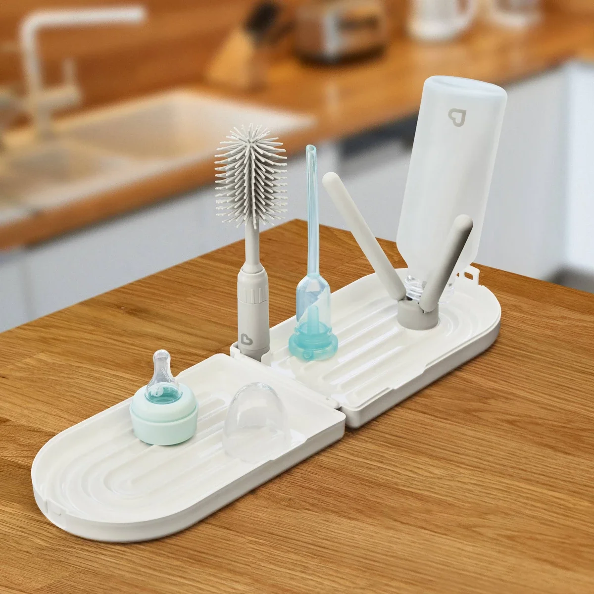 Munchkin Portable Bottle Drying Rack with Bottle Brush - White
Munchkin Portable Bottle Drying Rack with Bottle Brush - White