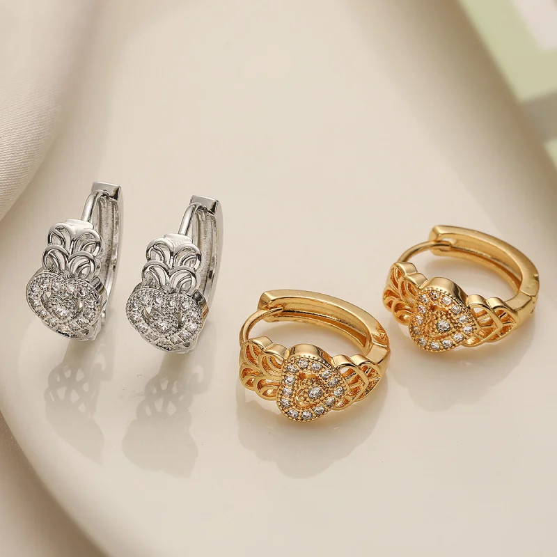 Fashion Retro Copper Plated 18K Gold Zircon Heart Geometric Hoop Earrings for Women Niche Light Luxury Versatile Earrings
Fashion Retro Copper Plated 18K Gold Zircon Heart Geometric Hoop Earrings for Women Niche Light Luxury Versatile Earrings
