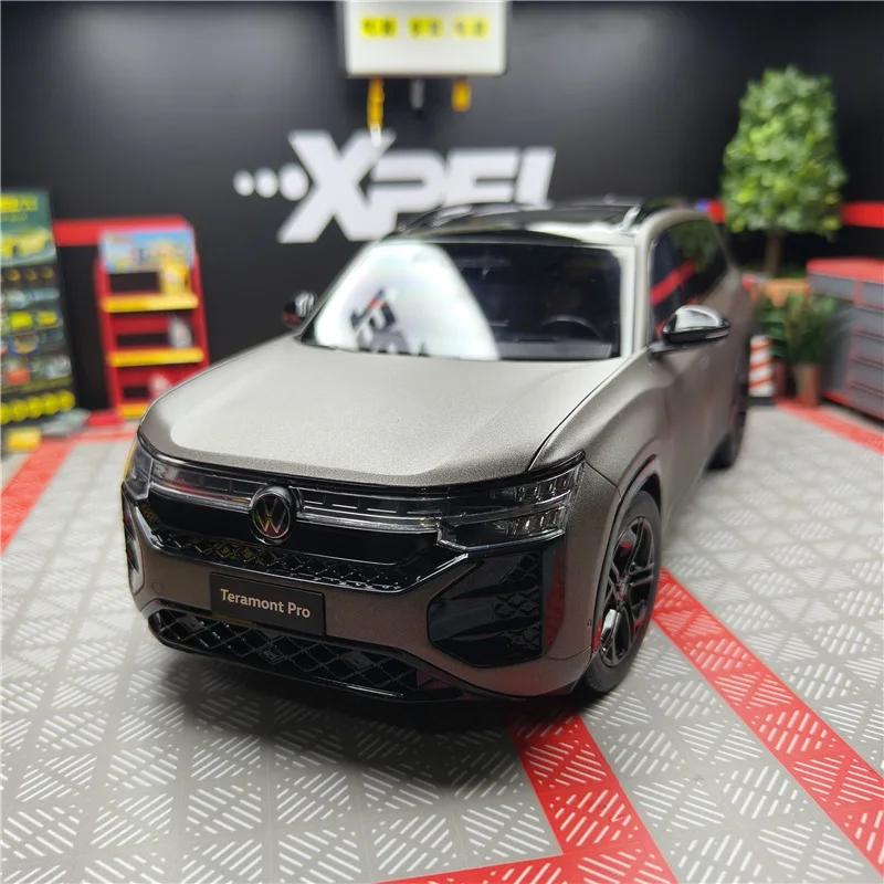 1:18 VW Teramont Pro SUV Alloy Car Model Diecast Metal Toy Off-road Vehicles Car Model High Simulation Collection Childrens Gift
1:18 VW Teramont Pro SUV Alloy Car Model Diecast Metal Toy Off-road Vehicles Car Model High Simulation Collection Childrens Gift