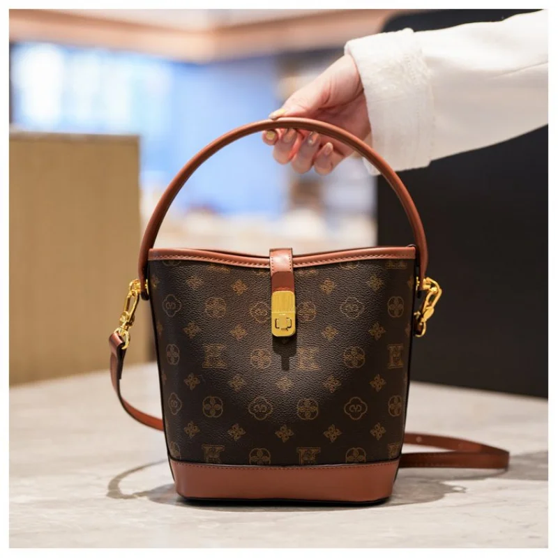 Женская сумка через плечо с декором кисточек, сумка из искусственной кожи, регулируемый ремень, подходит для повседневного ношения и свиданий
Женская сумка через плечо с декором кисточек, сумка из искусственной кожи, регулируемый ремень, подходит для повседневного ношения и свиданий