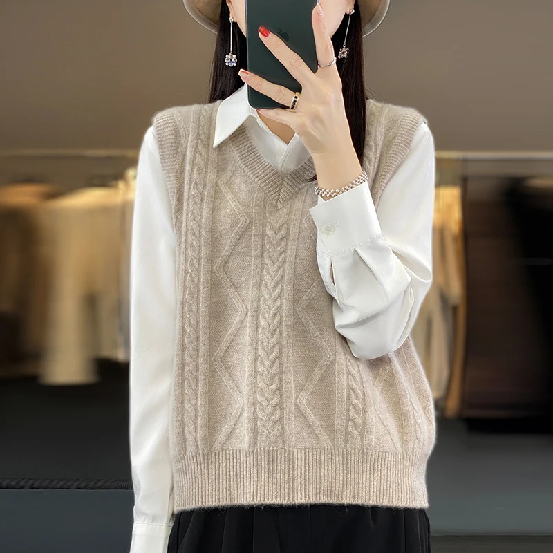 100% Merino Wool Vest Women's 2023 Autumn/Winter New Sleeveless Sweater Round Neck Fashion Pullover Loose Cashmere Knit Tank Top
100% Merino Wool Vest Women's 2023 Autumn/Winter New Sleeveless Sweater Round Neck Fashion Pullover Loose Cashmere Knit Tank Top