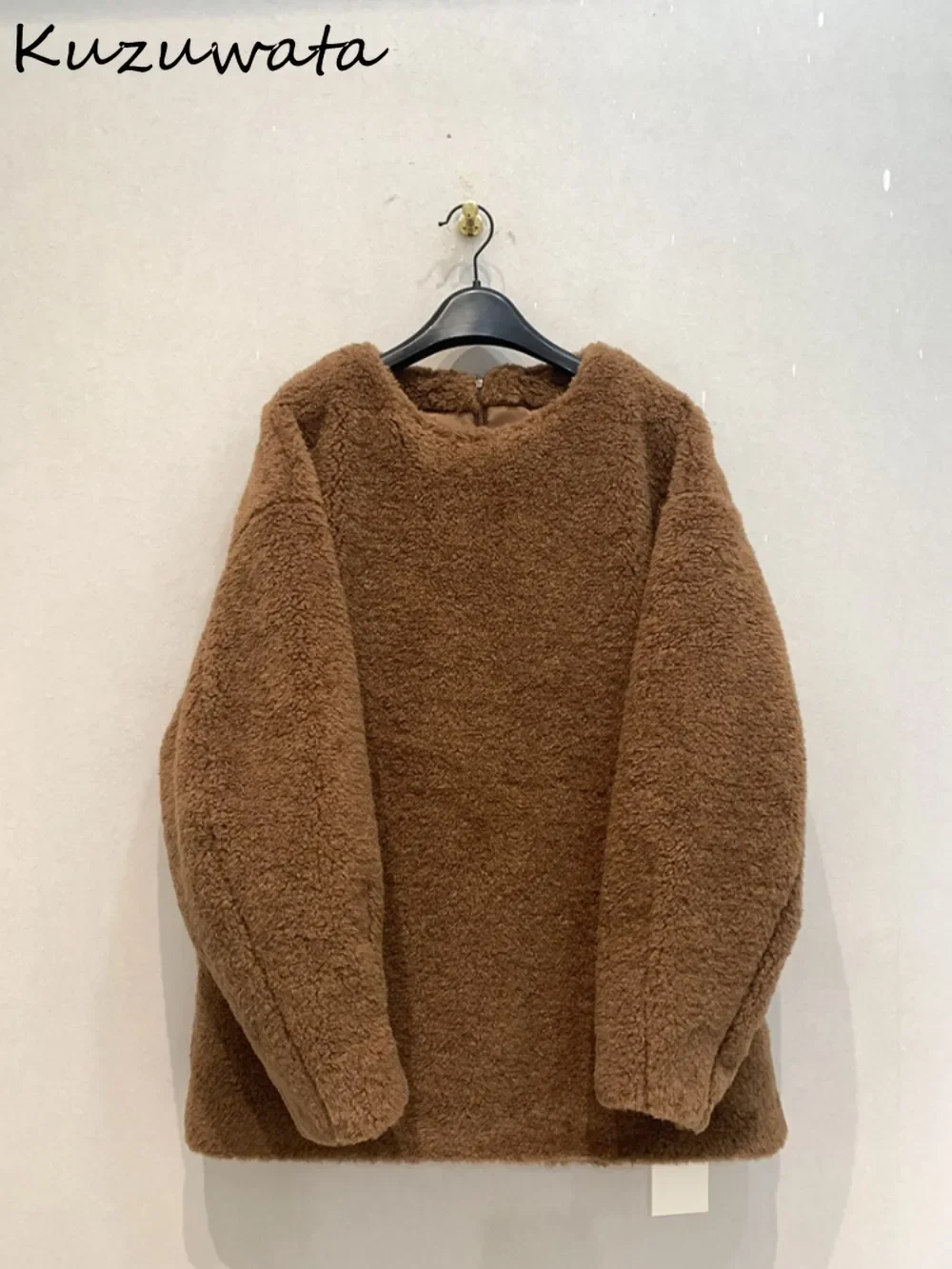 Kuzuwata Vintage Casual O Neck Lazy Simple Outwears Profile Lambswool Casual Coat Japan All-match Soft Warm Thicked Fur Jacket
Kuzuwata Vintage Casual O Neck Lazy Simple Outwears Profile Lambswool Casual Coat Japan All-match Soft Warm Thicked Fur Jacket