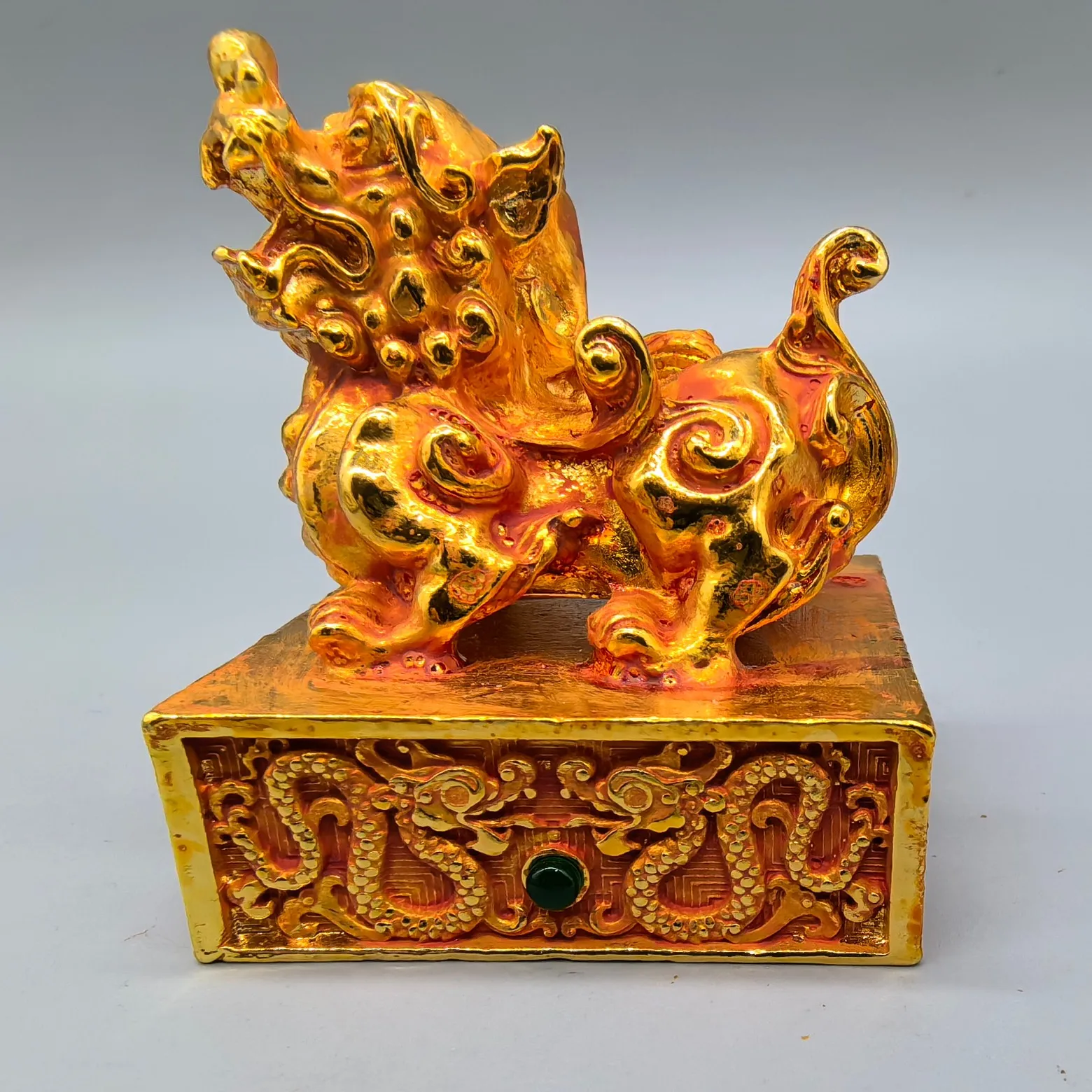 Pure Bronze Gilded Lion Head Seal
Pure Bronze Gilded Lion Head Seal