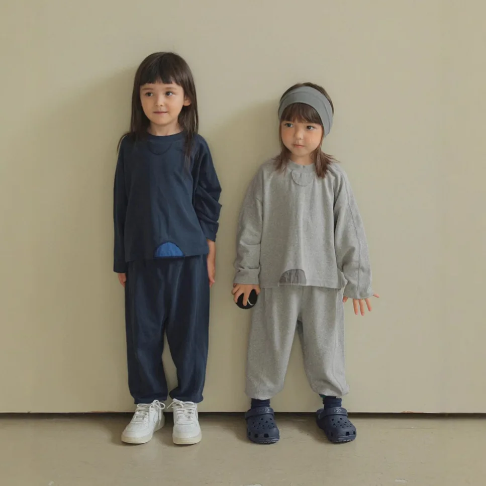 2025 Autumn New Children Long Sleeve Clothes Set Boys Girls Patch Sweatshirt + Sweat Pants 2pcs Suit Kids Casual Sports Outfits
2025 Autumn New Children Long Sleeve Clothes Set Boys Girls Patch Sweatshirt + Sweat Pants 2pcs Suit Kids Casual Sports Outfits
