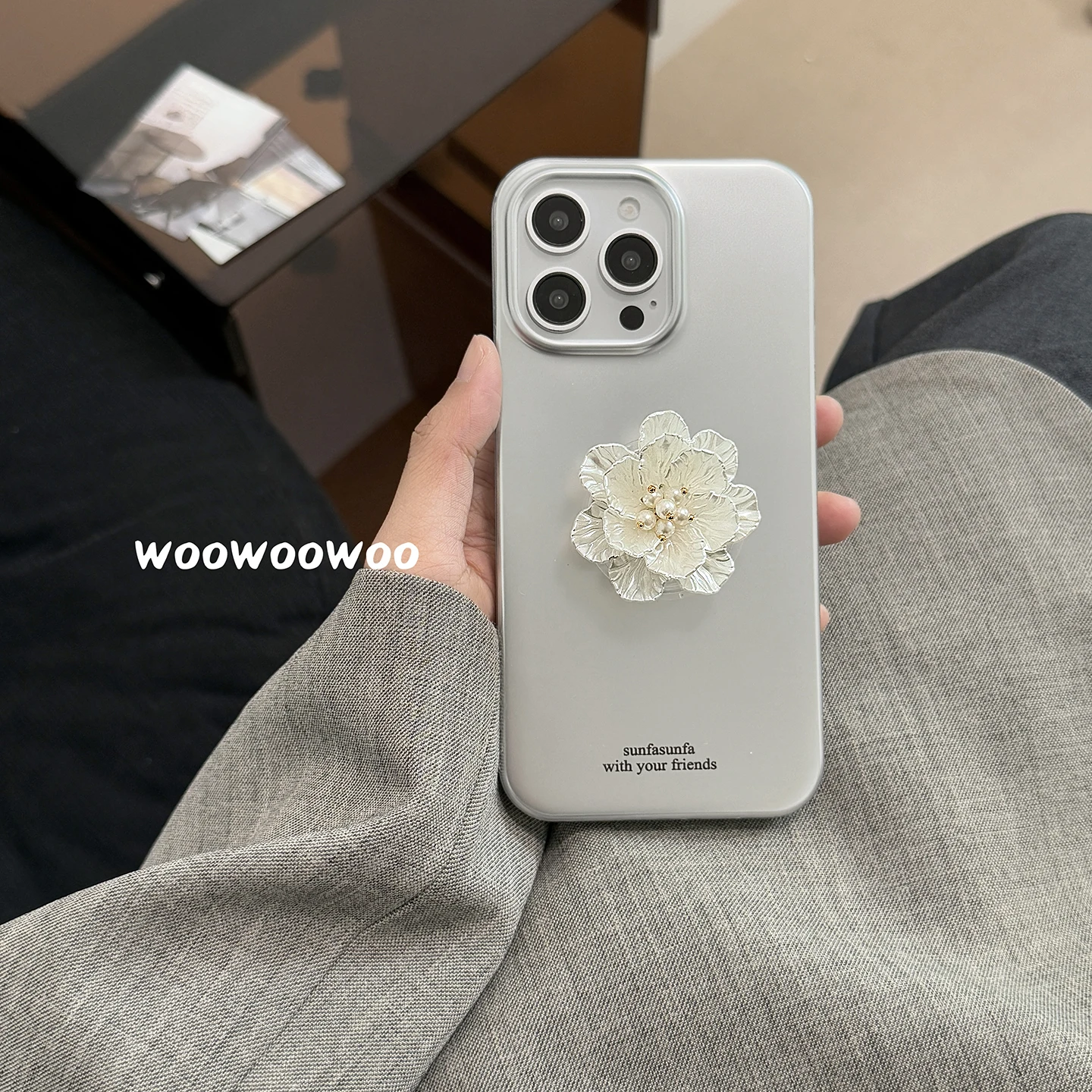 Three-dimensional pearl flower holder Phone Case For iPhone 16 15 14 13 Pro Max fundas iphone 15 case Protective cover
Three-dimensional pearl flower holder Phone Case For iPhone 16 15 14 13 Pro Max fundas iphone 15 case Protective cover