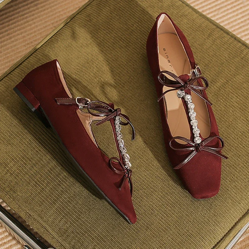 Crystal Chain Mary Jane Shoes Women Bow Soft Sole Square Toe Dress Shoes Shallow Female Suede Rhinestone Designer Shoes Women
Crystal Chain Mary Jane Shoes Women Bow Soft Sole Square Toe Dress Shoes Shallow Female Suede Rhinestone Designer Shoes Women