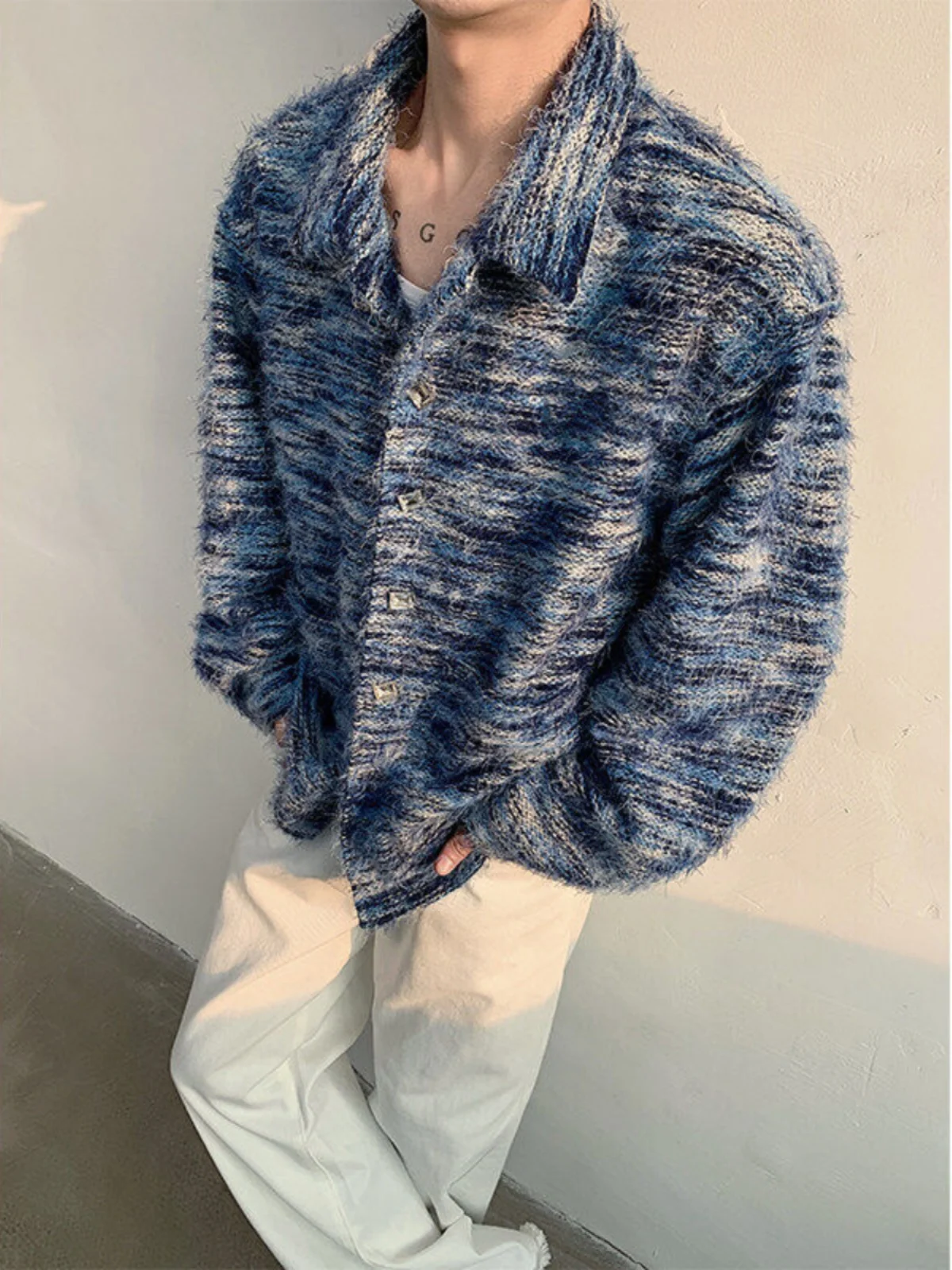 Весенний сезон, смешанные цвета, для мужчин и женщин irt Xiang Wind oulder Pad irt Coat High End Sensation Открытый кардиган Длинная пуговица све
Весенний сезон, смешанные цвета, для мужчин и женщин irt Xiang Wind oulder Pad irt Coat High End Sensation Открытый кардиган Длинная пуговица све