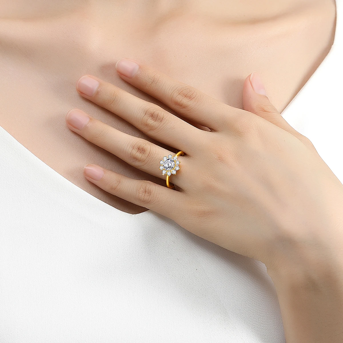 1 Carat Luxury Flower Wedding Band 14K Gold Moissanite Engagement Rings for Women Anniversary Halo Durable Lab Diamond Jewelry
1 Carat Luxury Flower Wedding Band 14K Gold Moissanite Engagement Rings for Women Anniversary Halo Durable Lab Diamond Jewelry