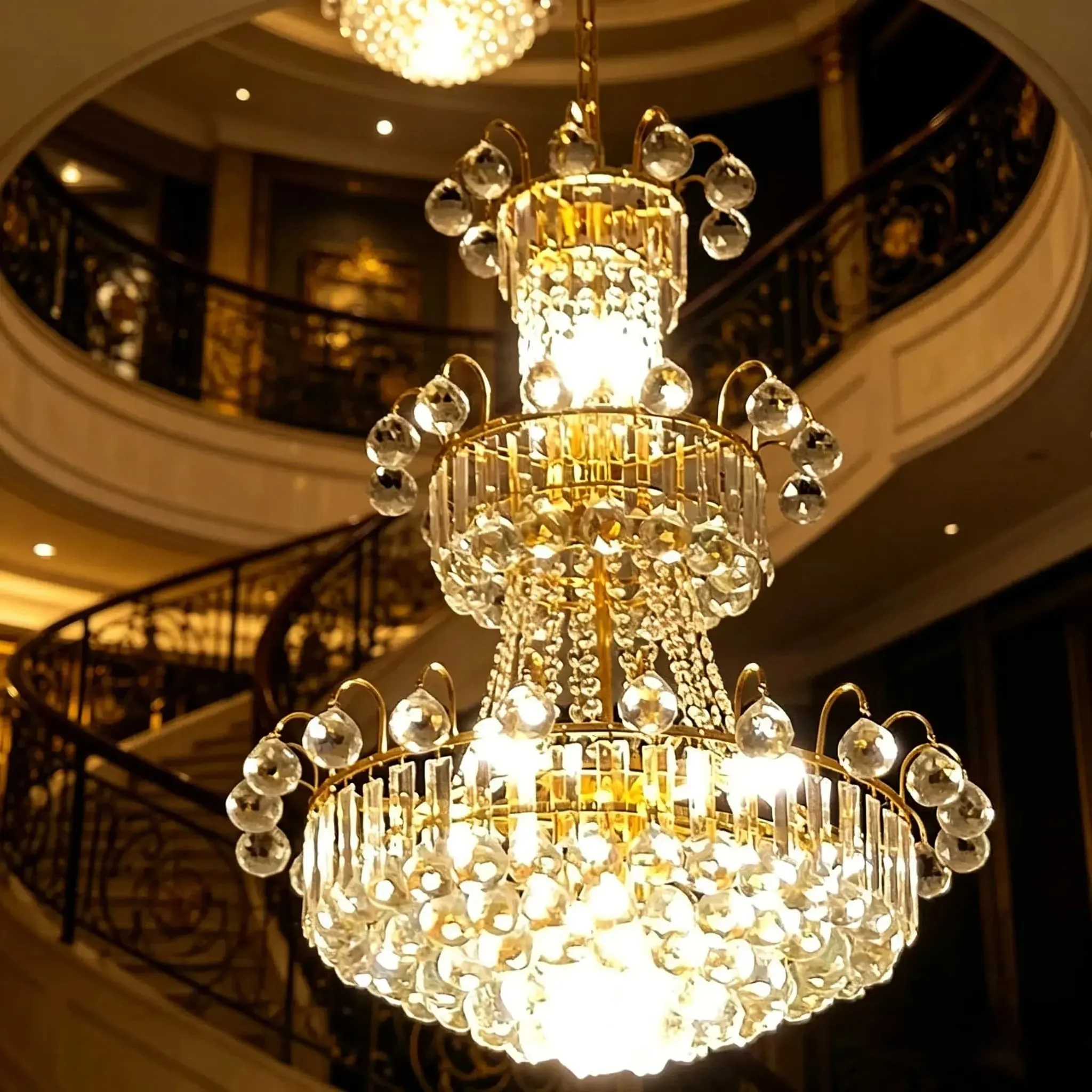 European Luxury Large Crystal Chandelier Gold LED Ceiling Light for High Ceiling Duplex Hall Living Room
European Luxury Large Crystal Chandelier Gold LED Ceiling Light for High Ceiling Duplex Hall Living Room
