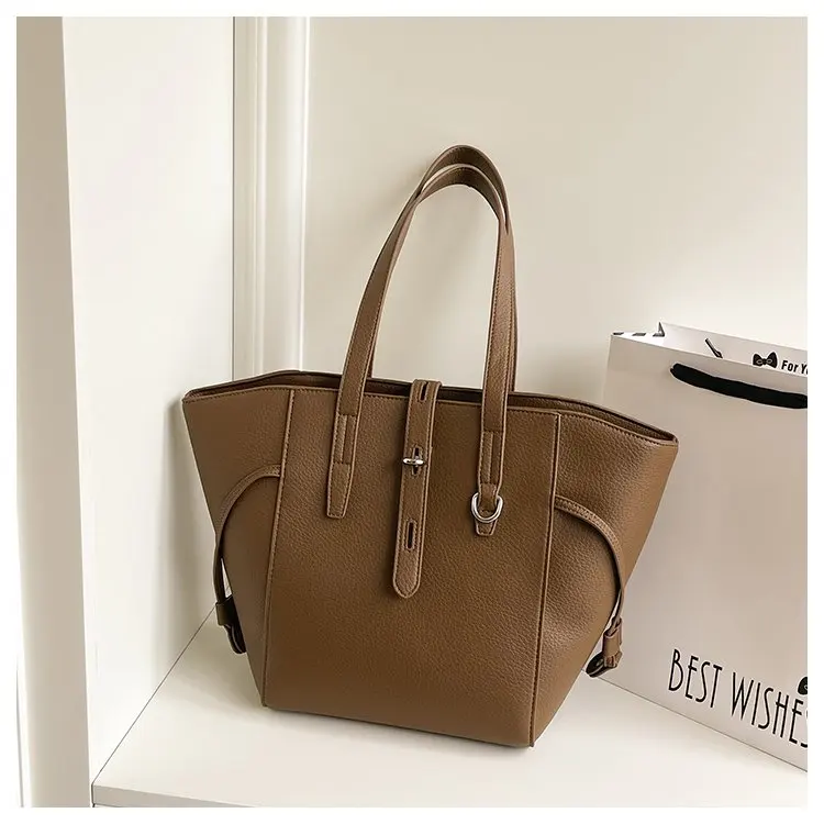 Новая модная женская сумка 2025 года: стильная, универсальная, для работы и повседневного использования, на плечо и через плечо
Новая модная женская сумка 2025 года: стильная, универсальная, для работы и повседневного использования, на плечо и через плечо